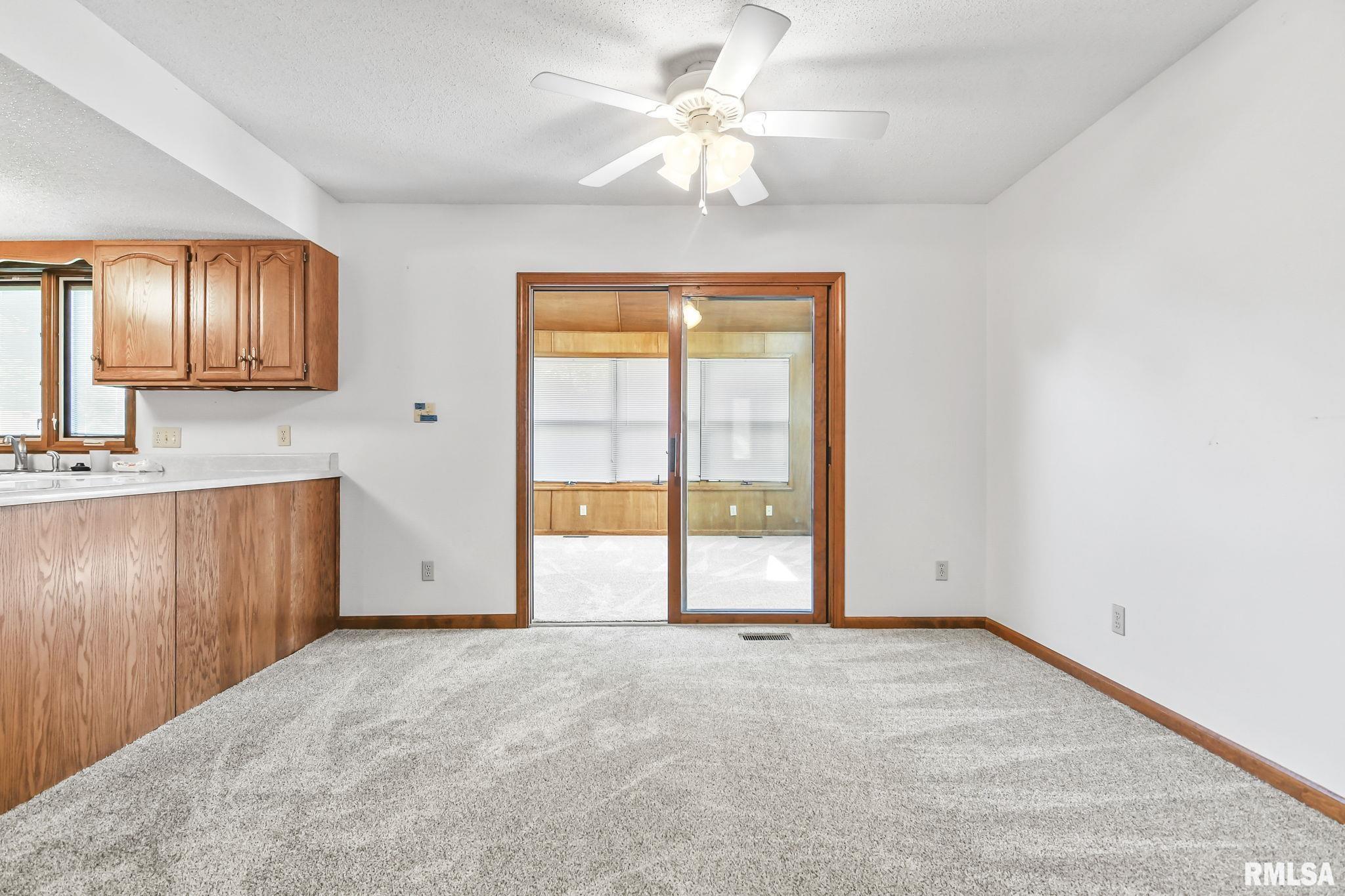 516 N SPRINGFIELD