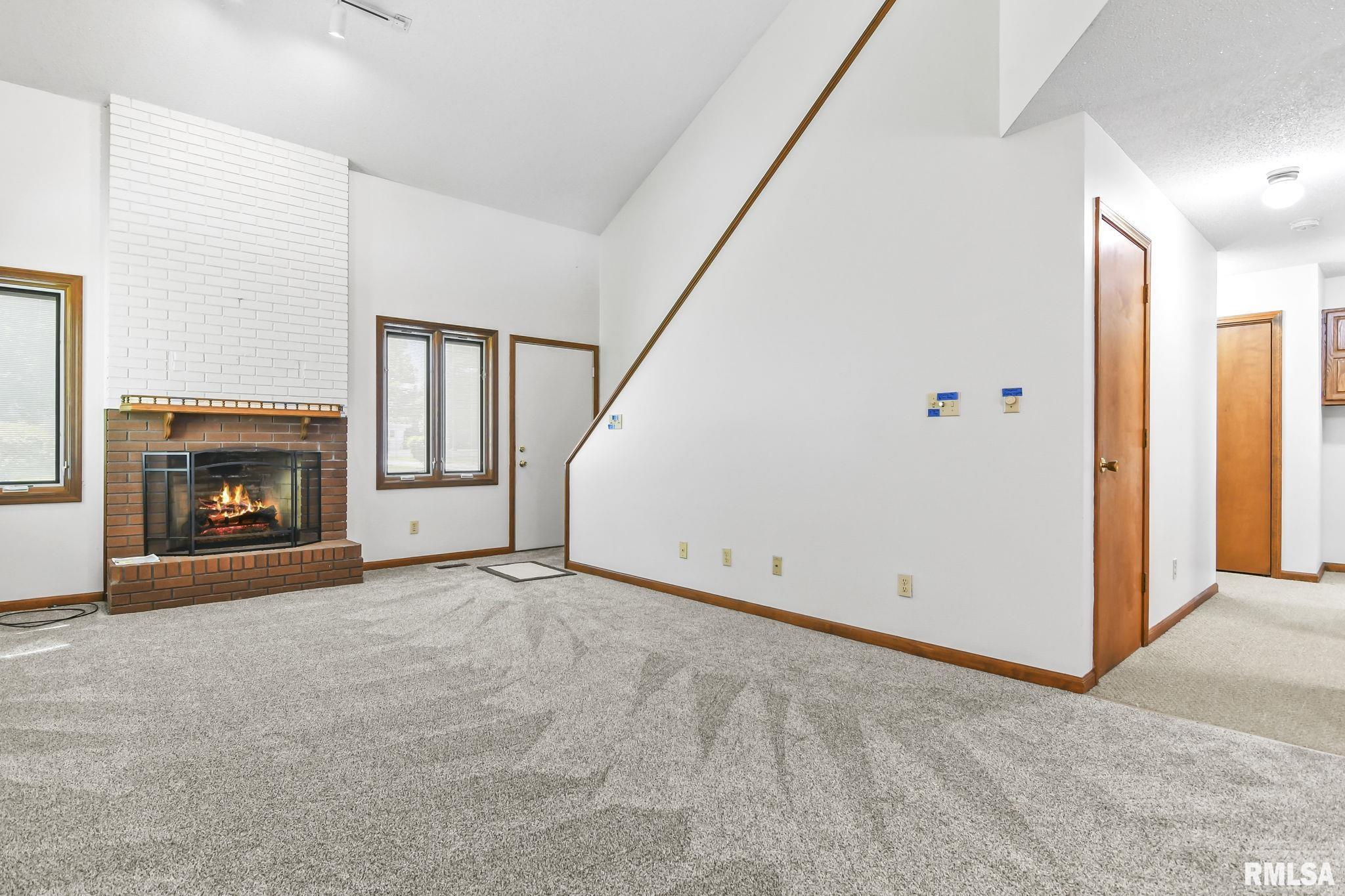516 N SPRINGFIELD