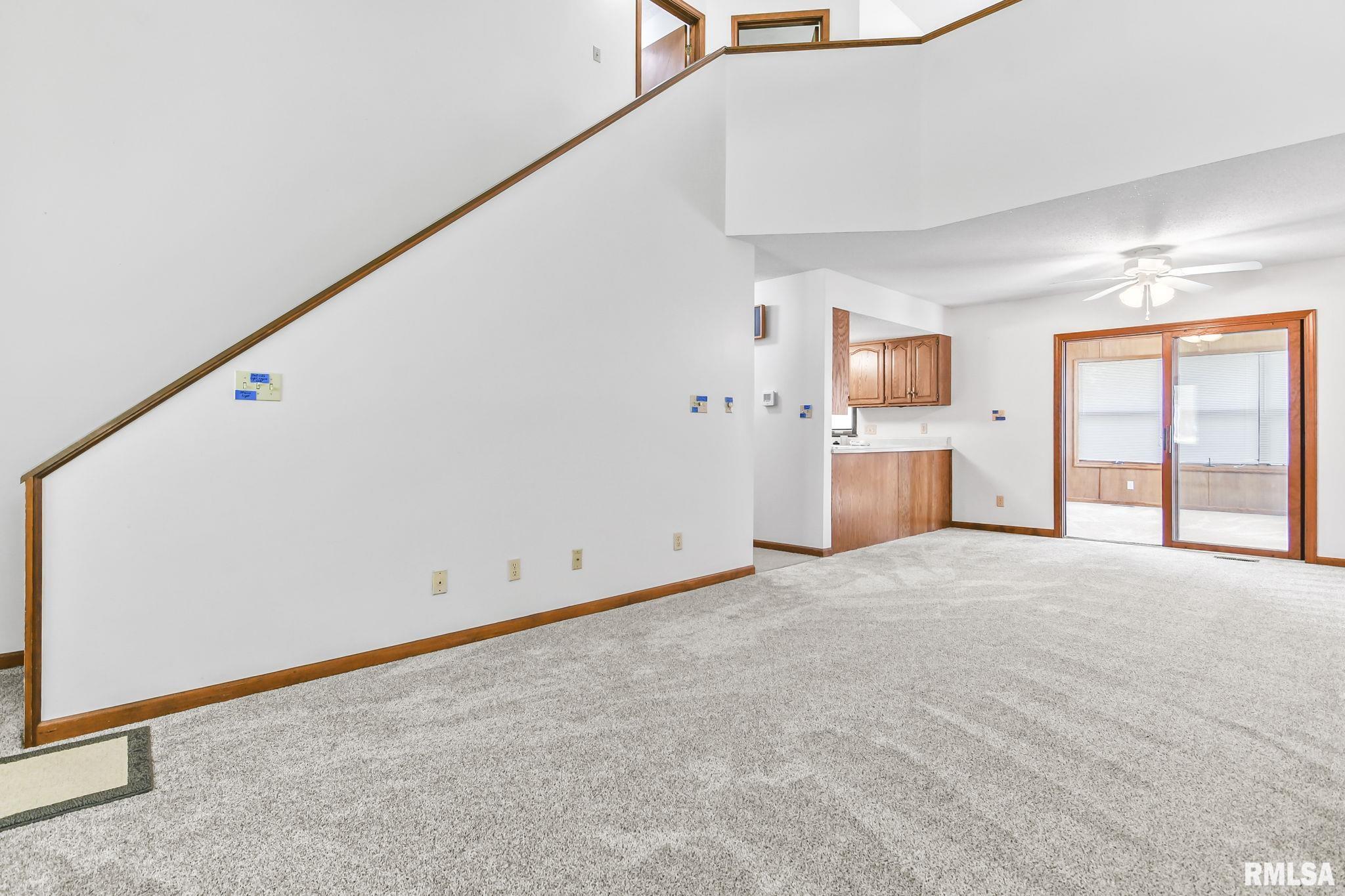 516 N SPRINGFIELD