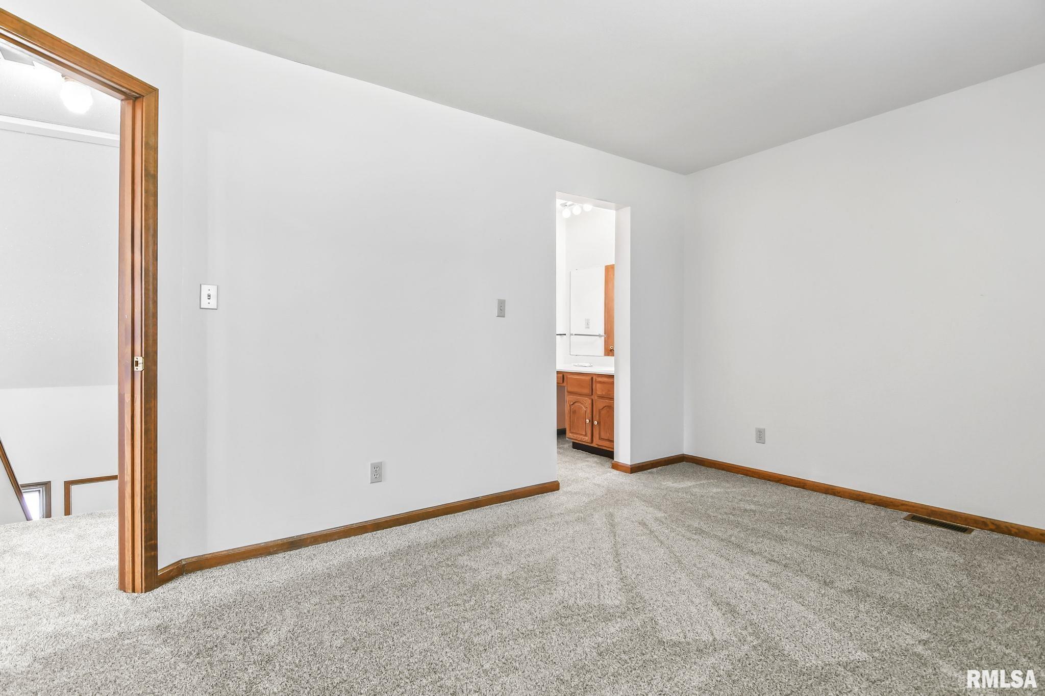 516 N SPRINGFIELD