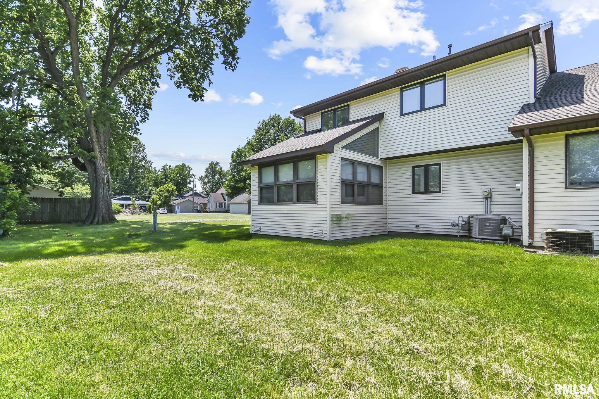 516 N SPRINGFIELD
