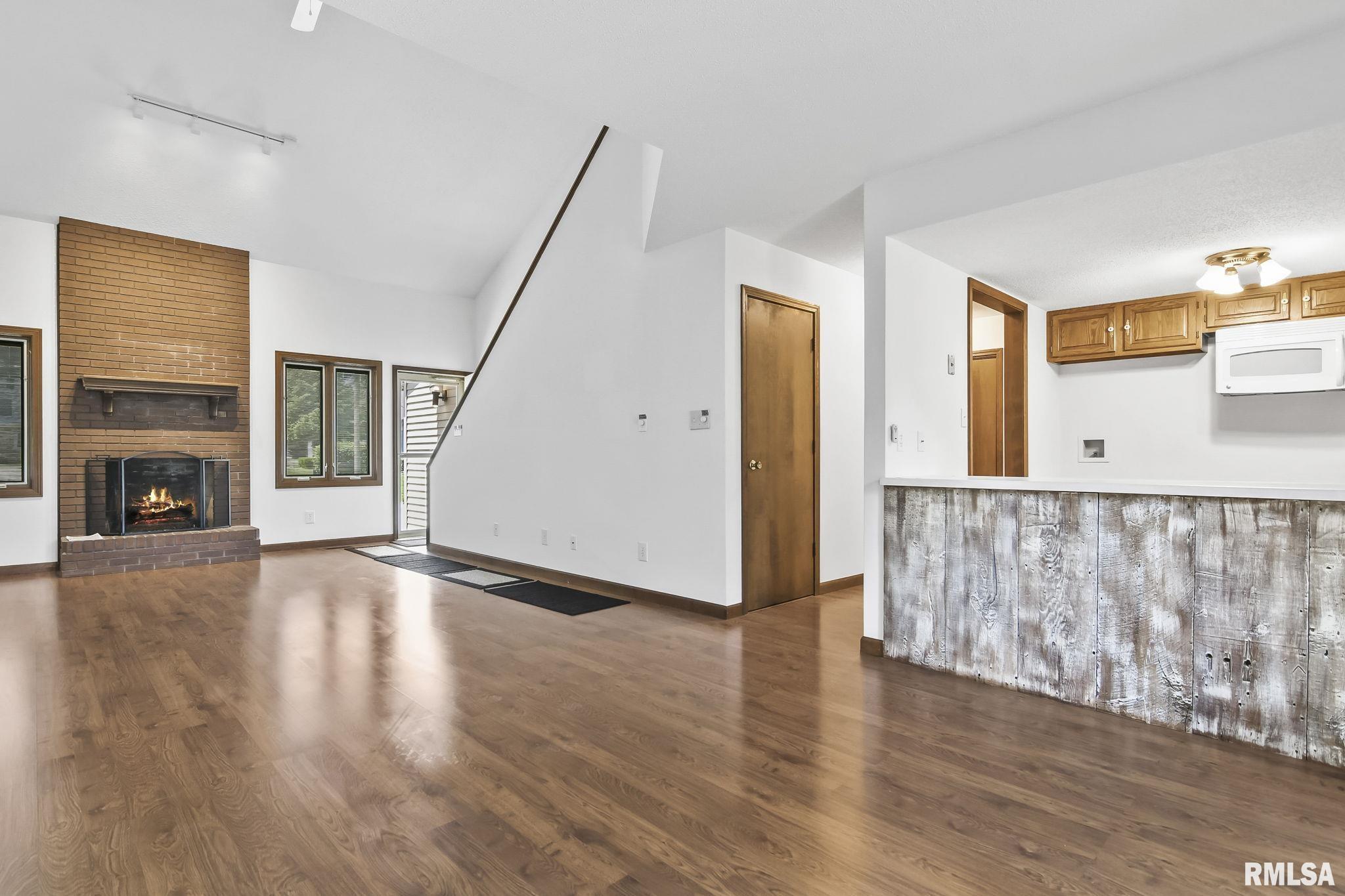 520 N SPRINGFIELD