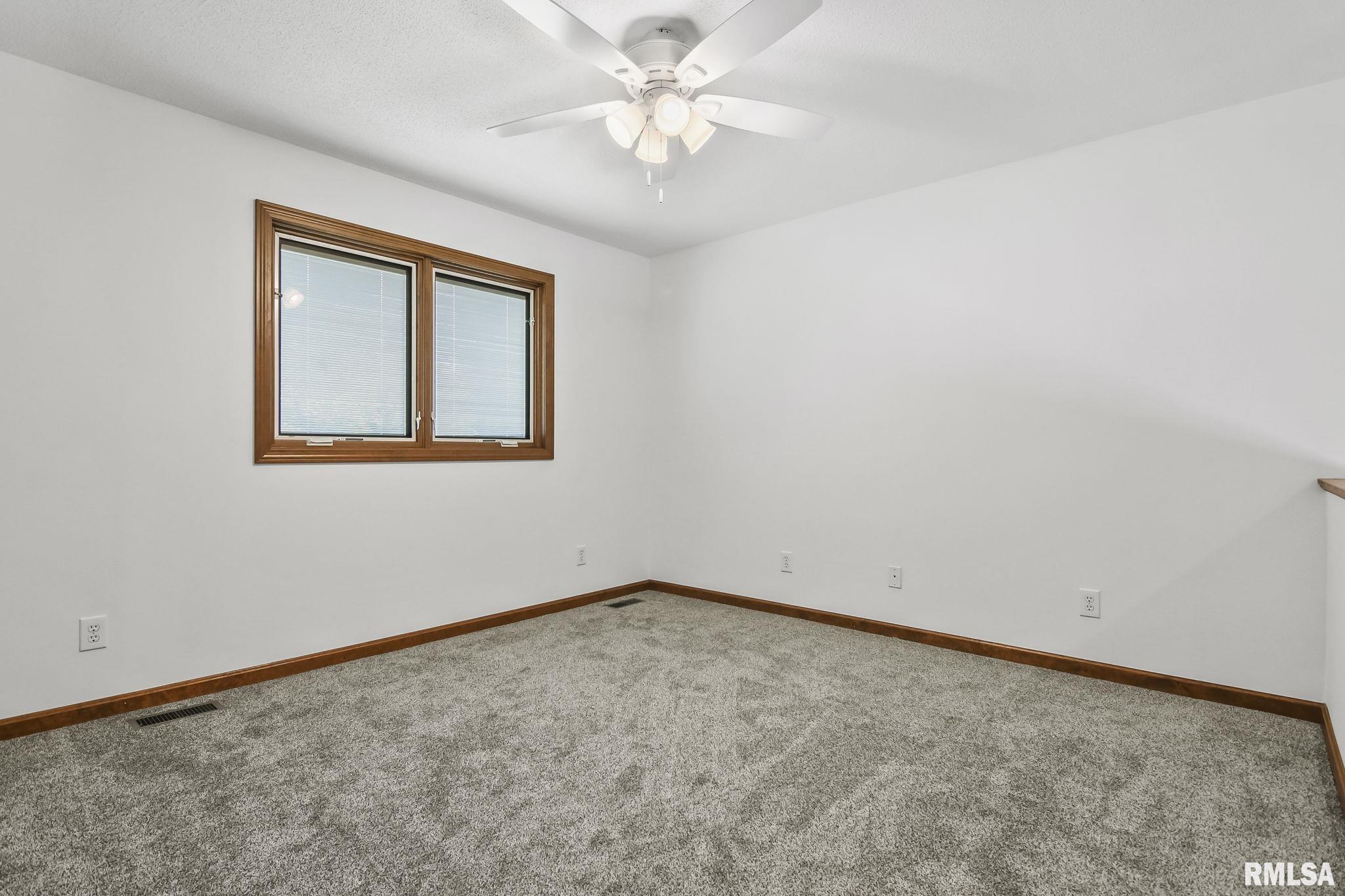 520 N SPRINGFIELD