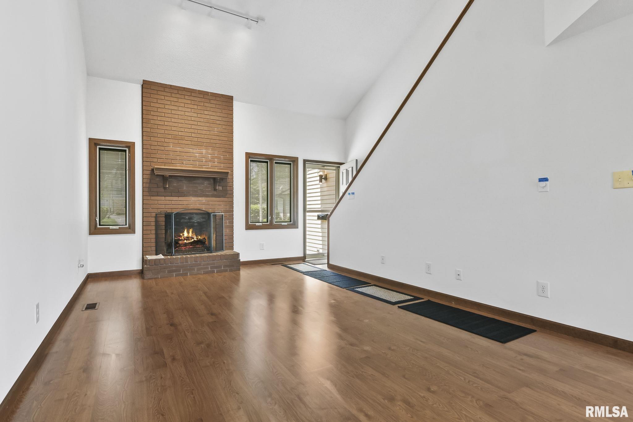 520 N SPRINGFIELD