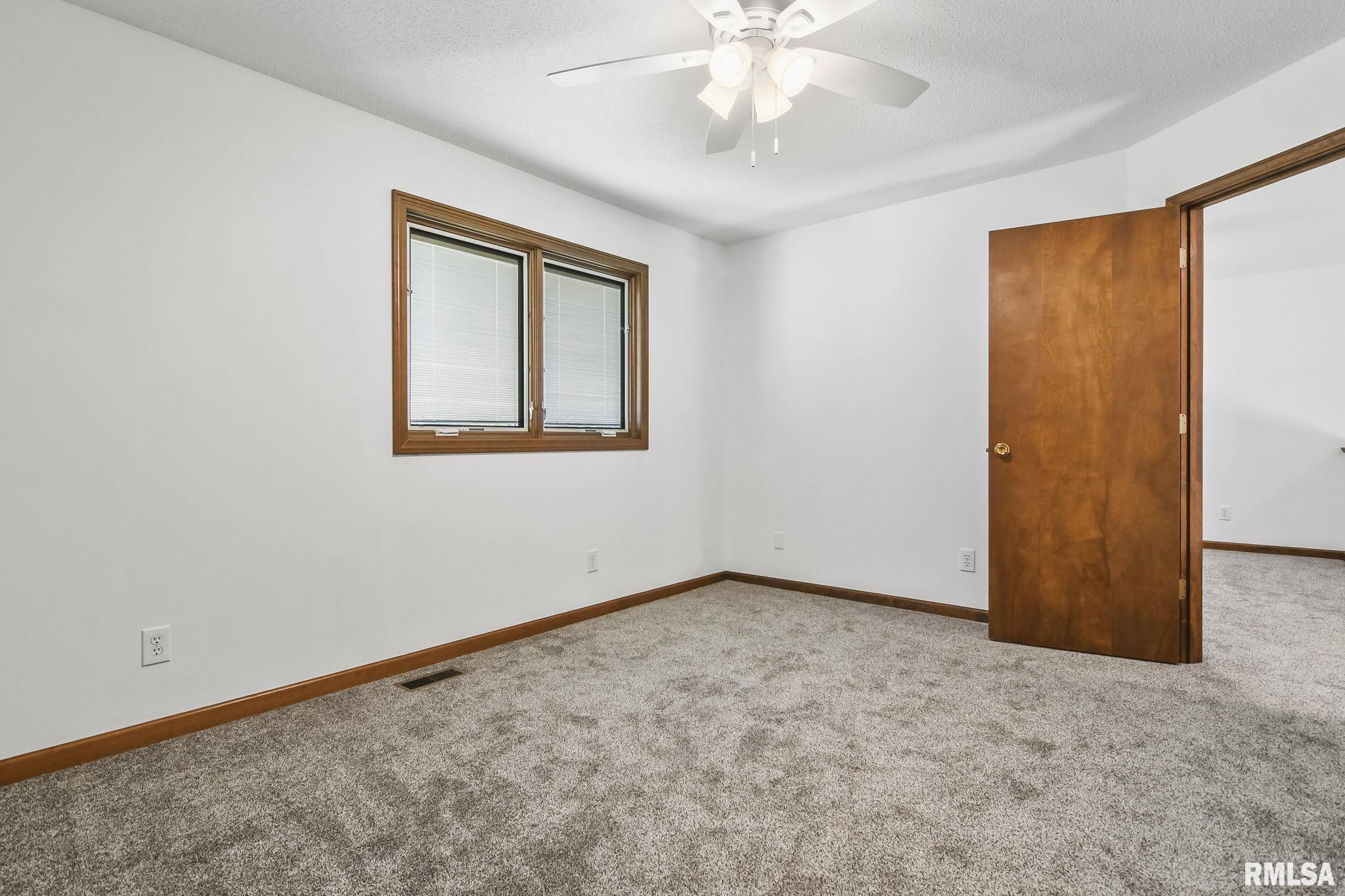 520 N SPRINGFIELD