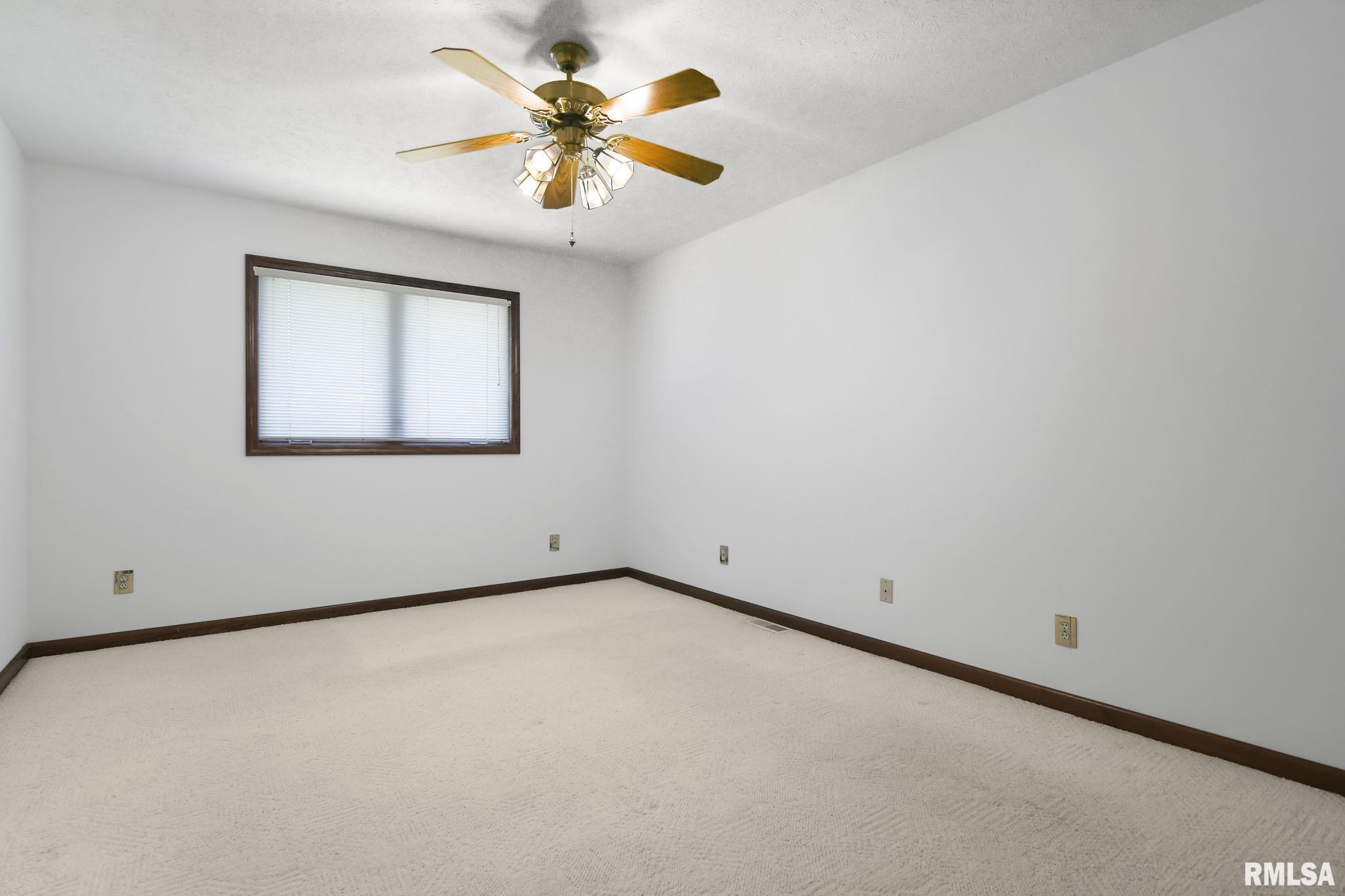 522 N SPRINGFIELD