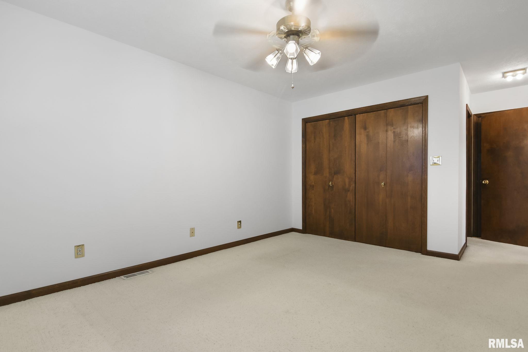 522 N SPRINGFIELD