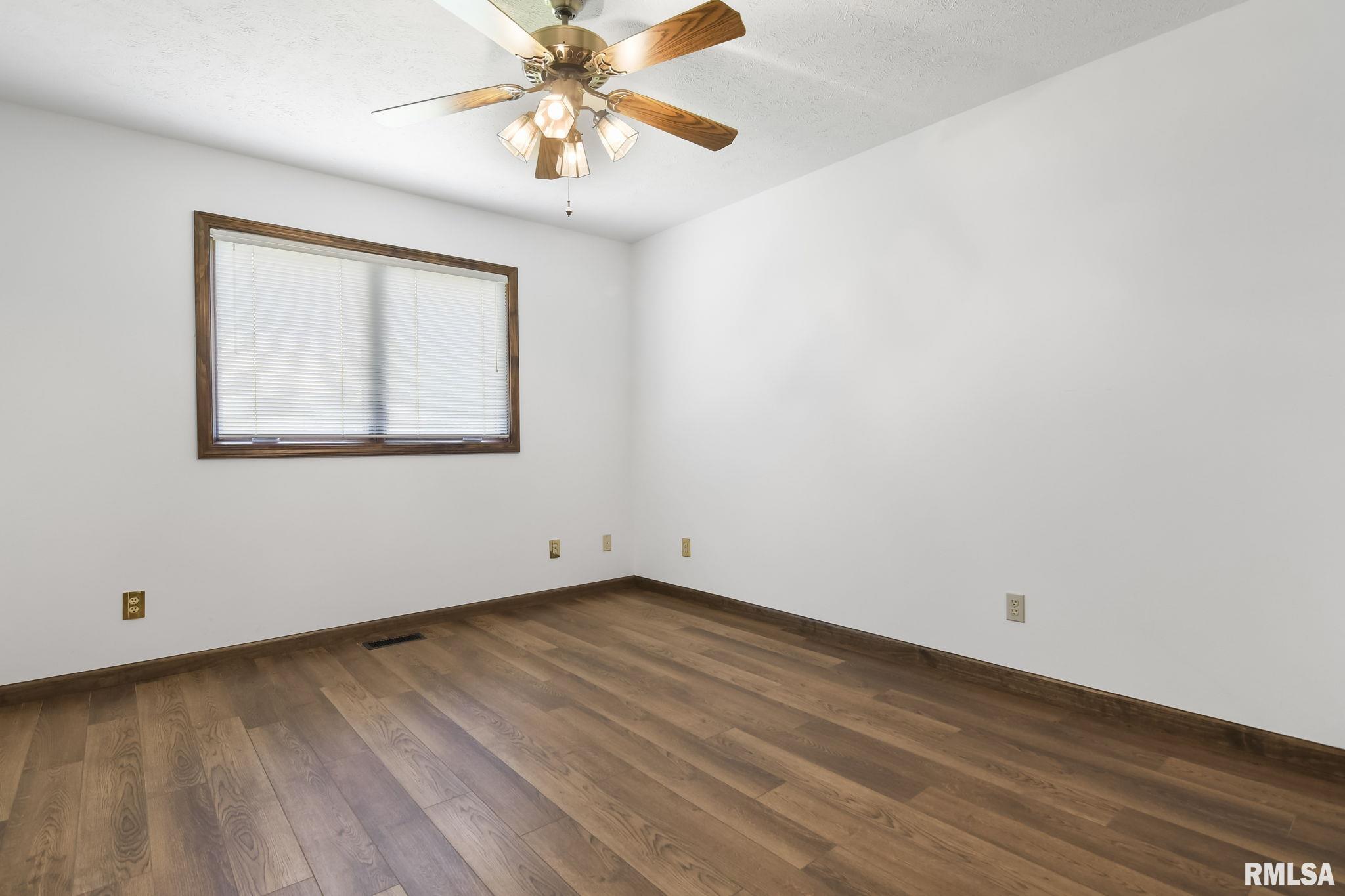 522 N SPRINGFIELD
