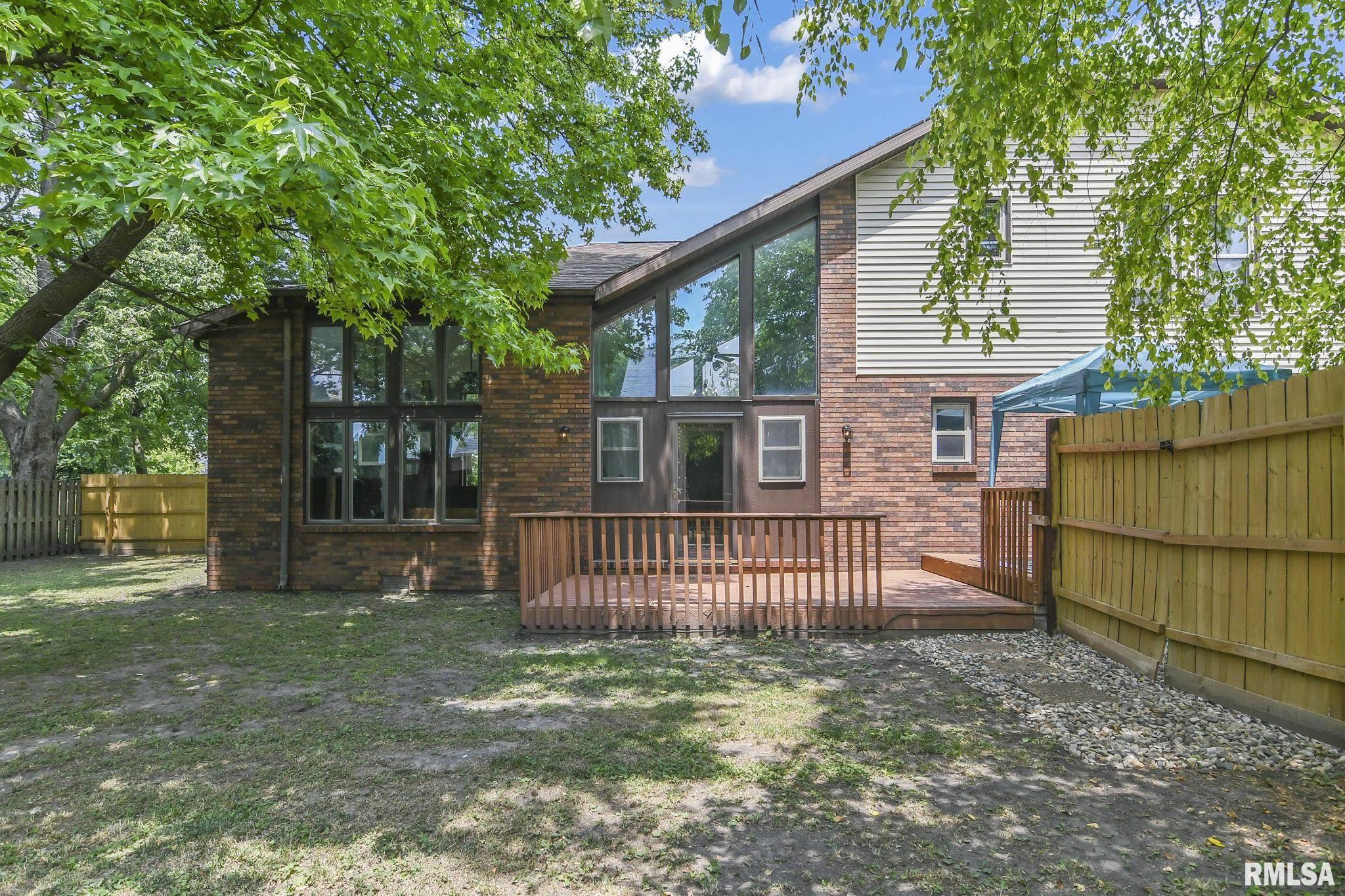 201 W ELLIS Street