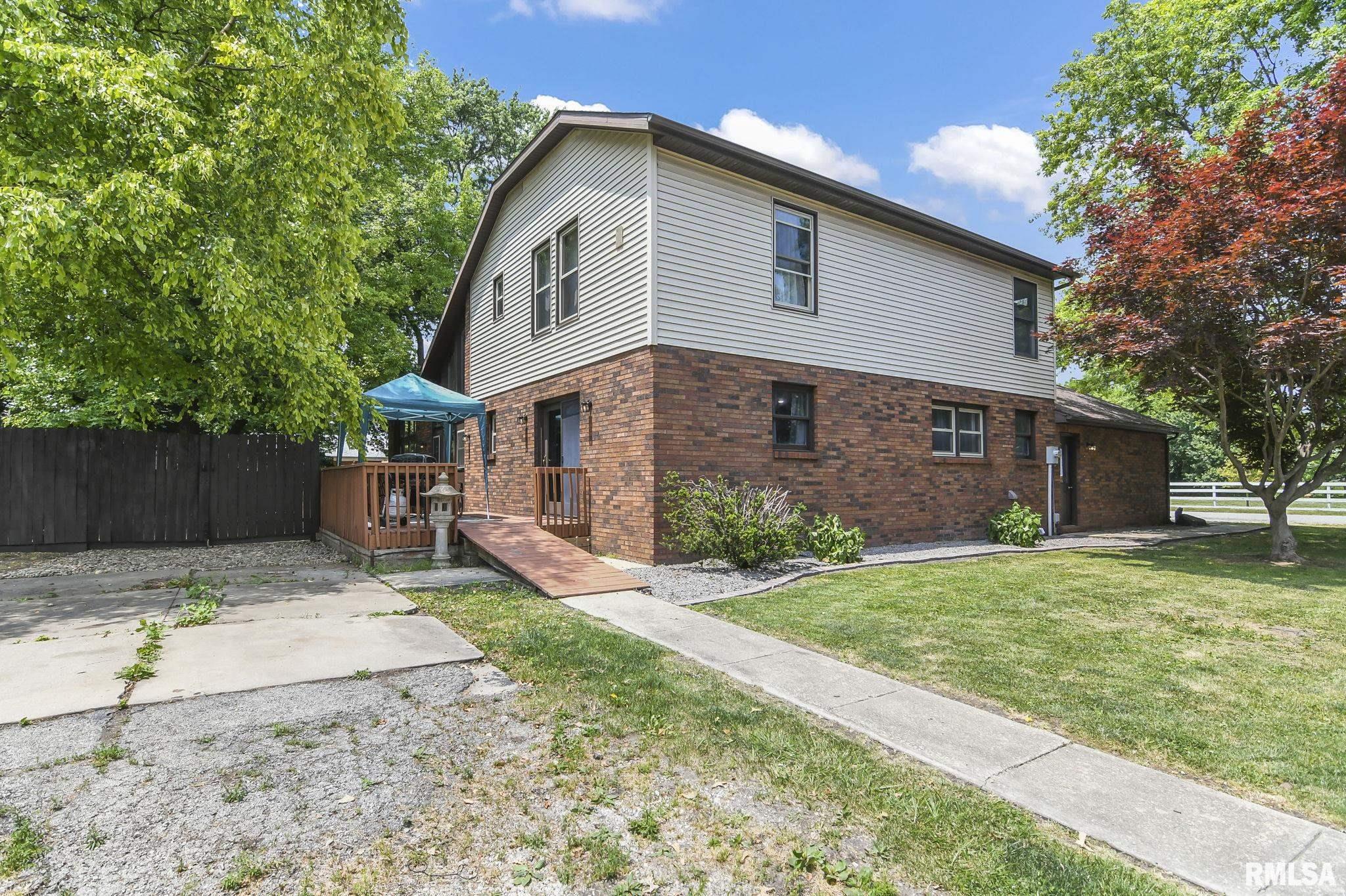 201 W ELLIS Street
