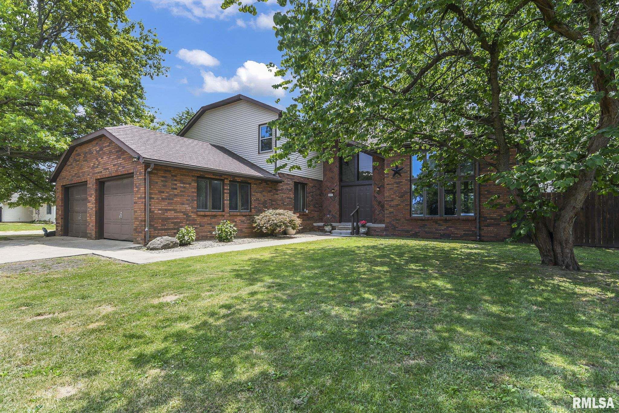 201 W ELLIS Street