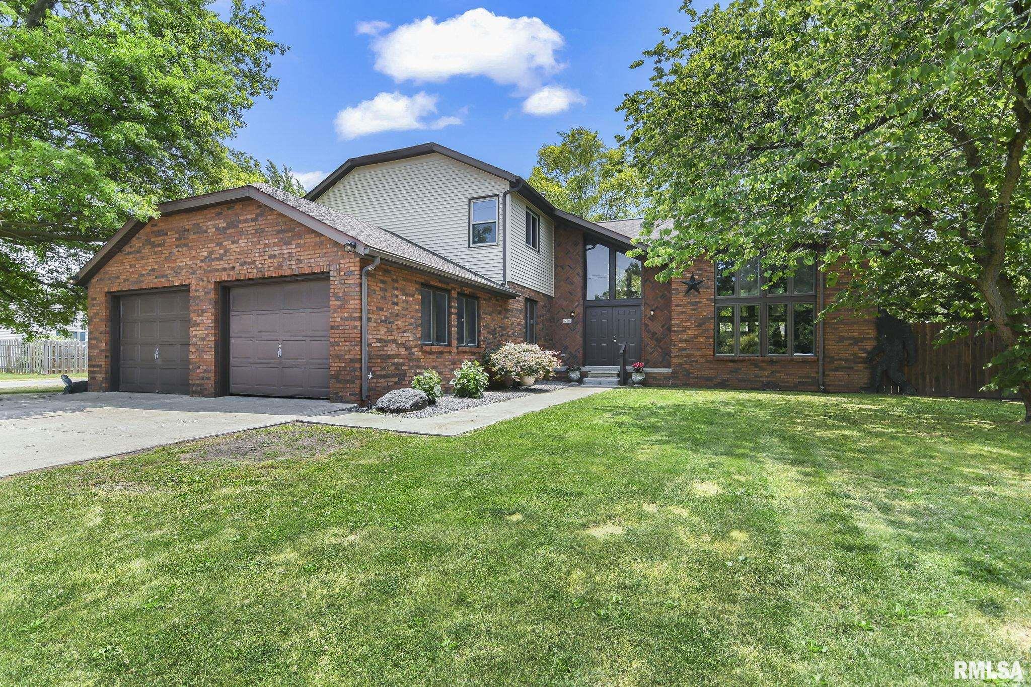 201 W ELLIS Street