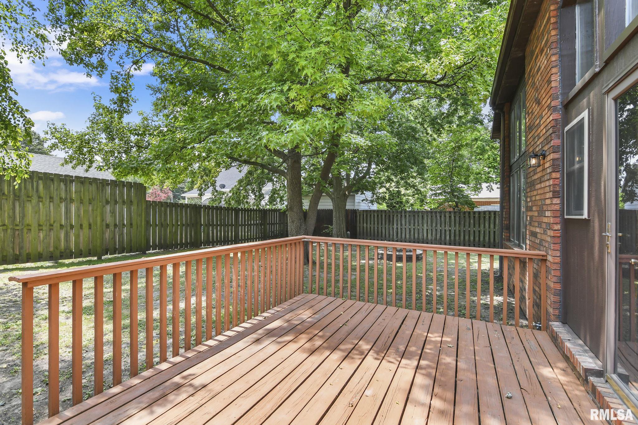 201 W ELLIS Street