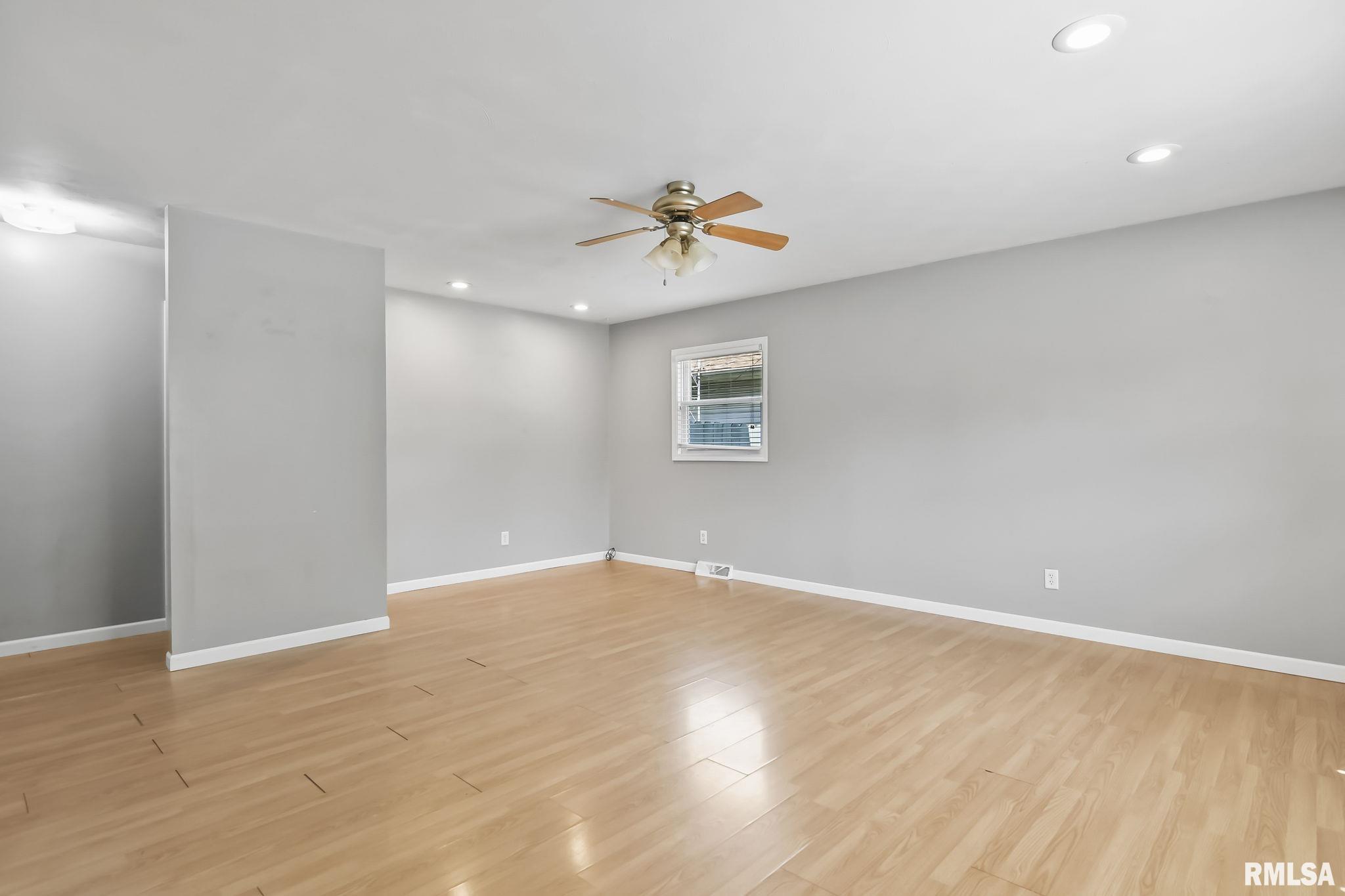 206 S 8TH Street