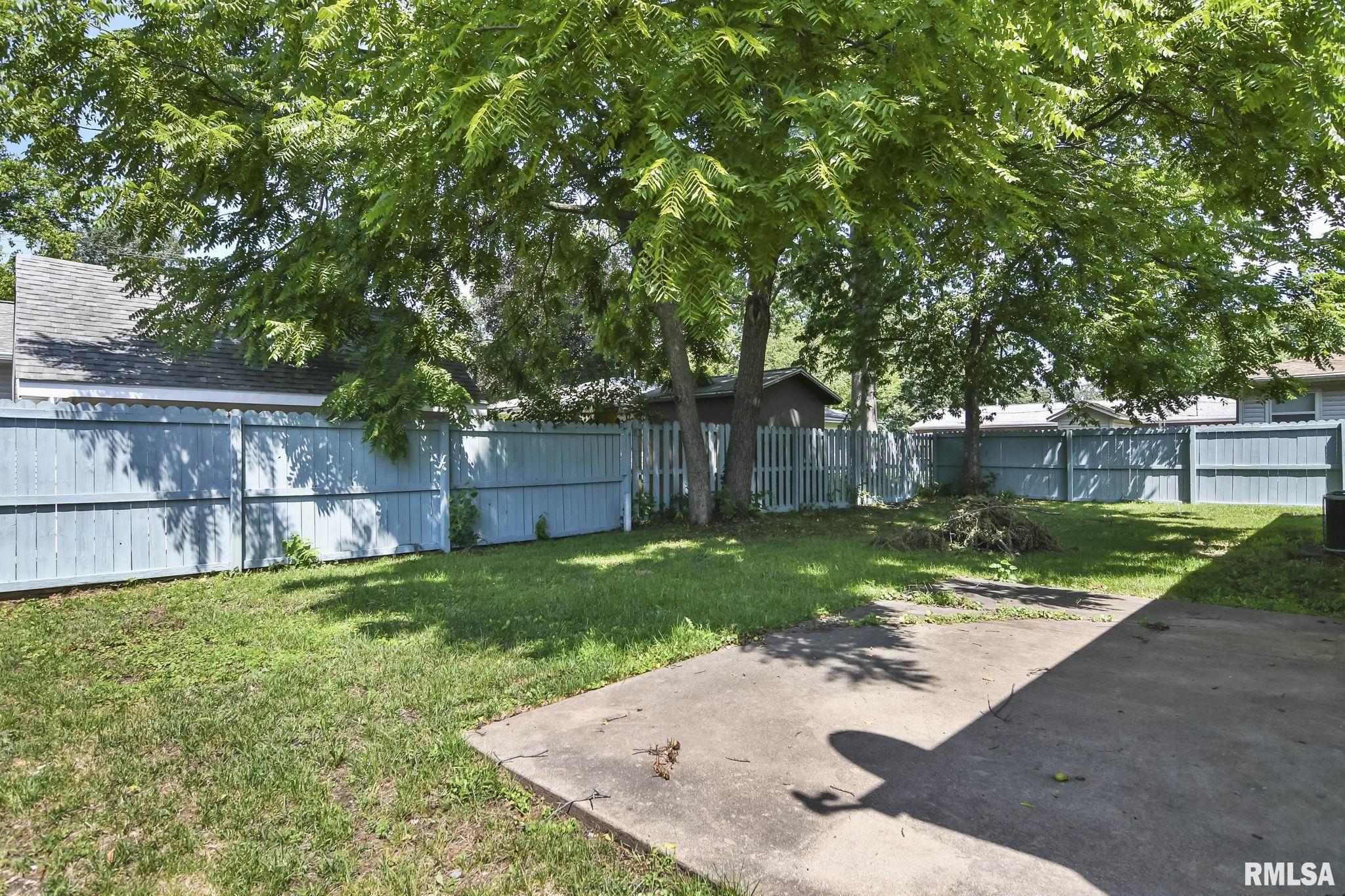 206 S 8TH Street