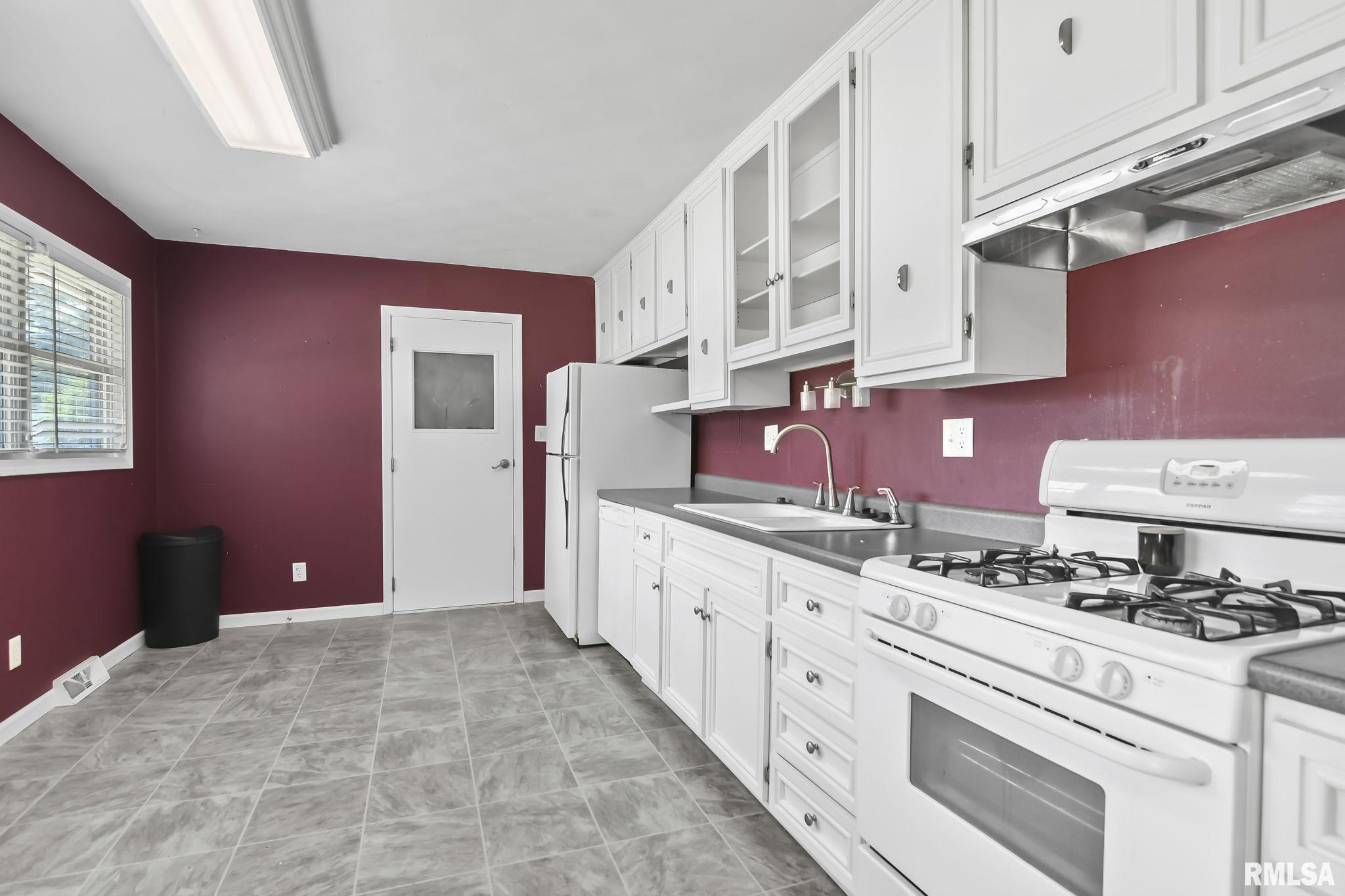 206 S 8TH Street
