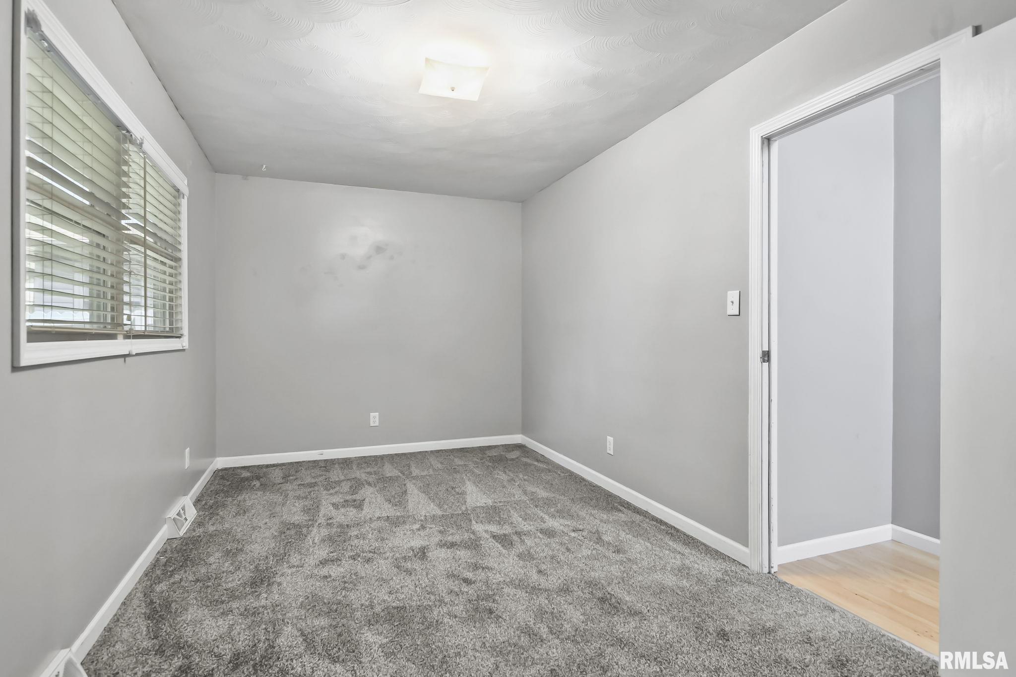 206 S 8TH Street