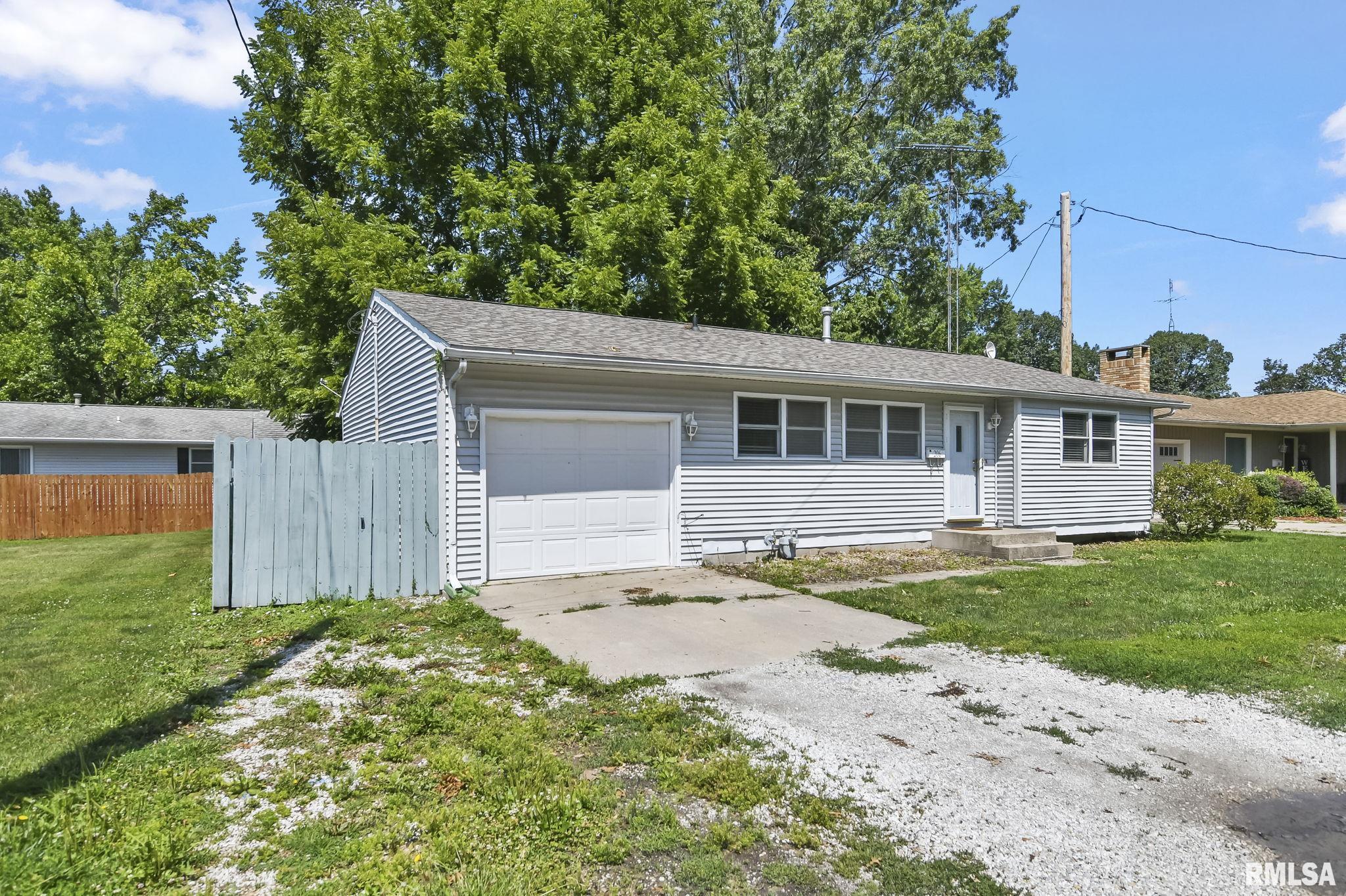 206 S 8TH Street