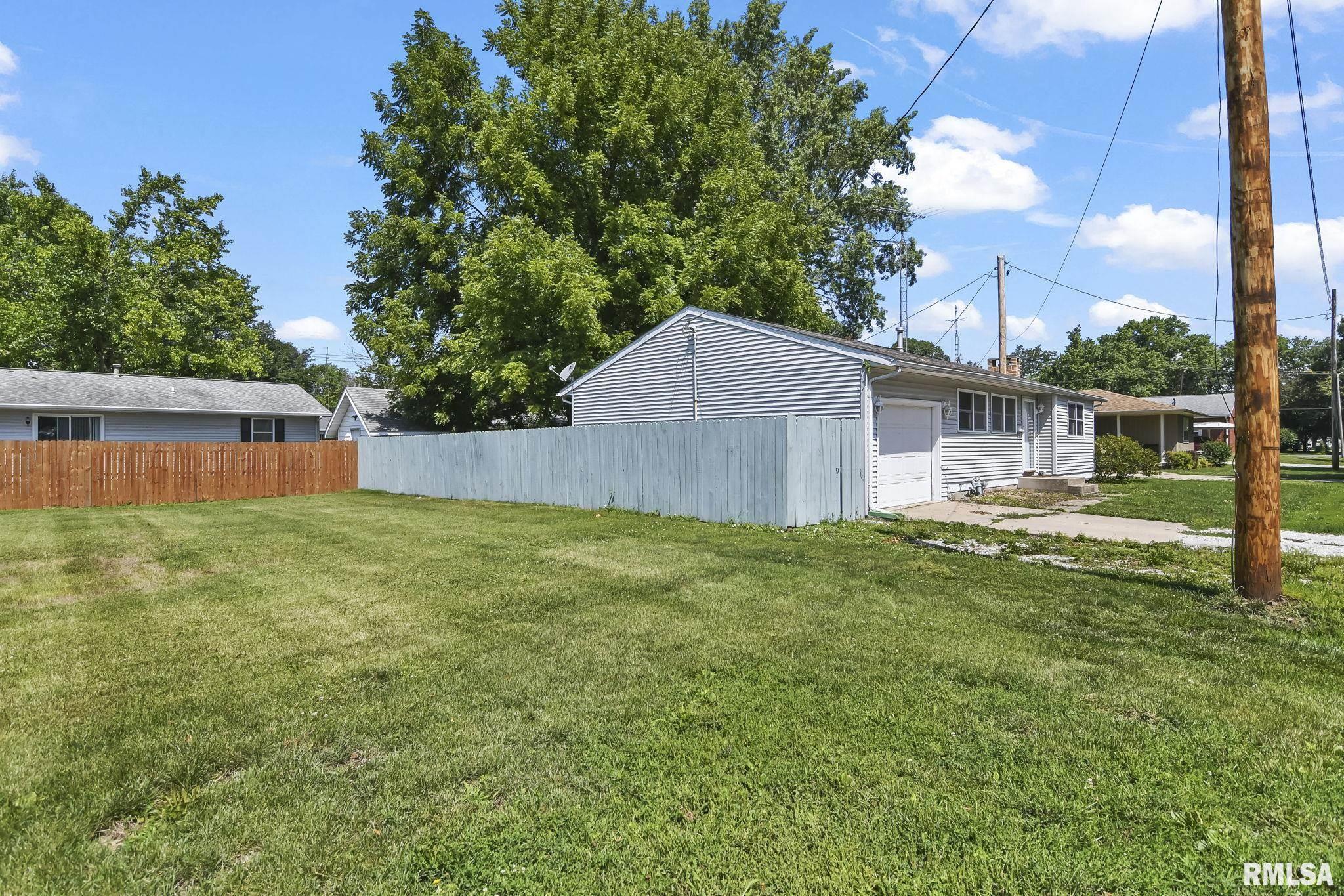206 S 8TH Street