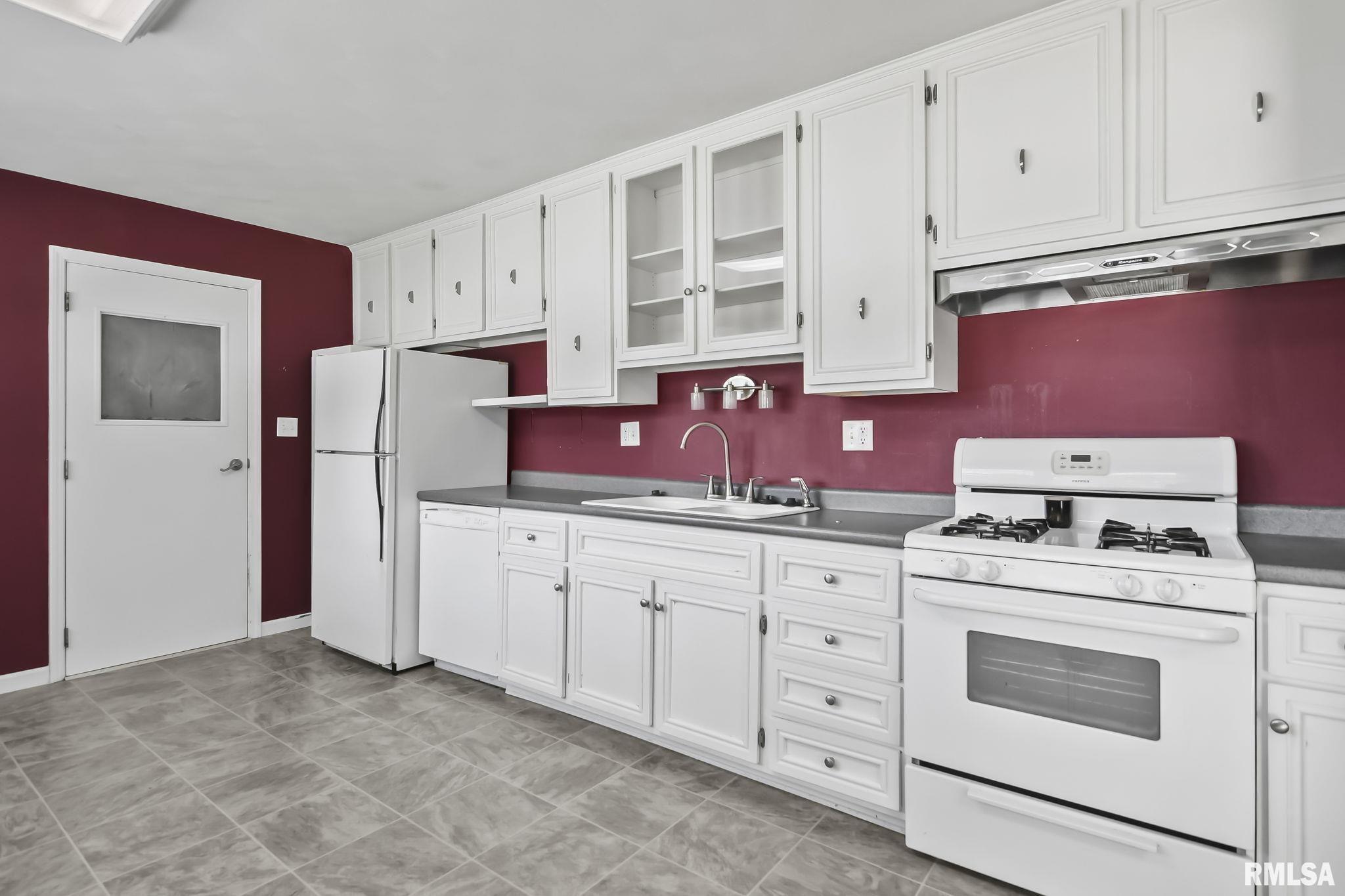 206 S 8TH Street