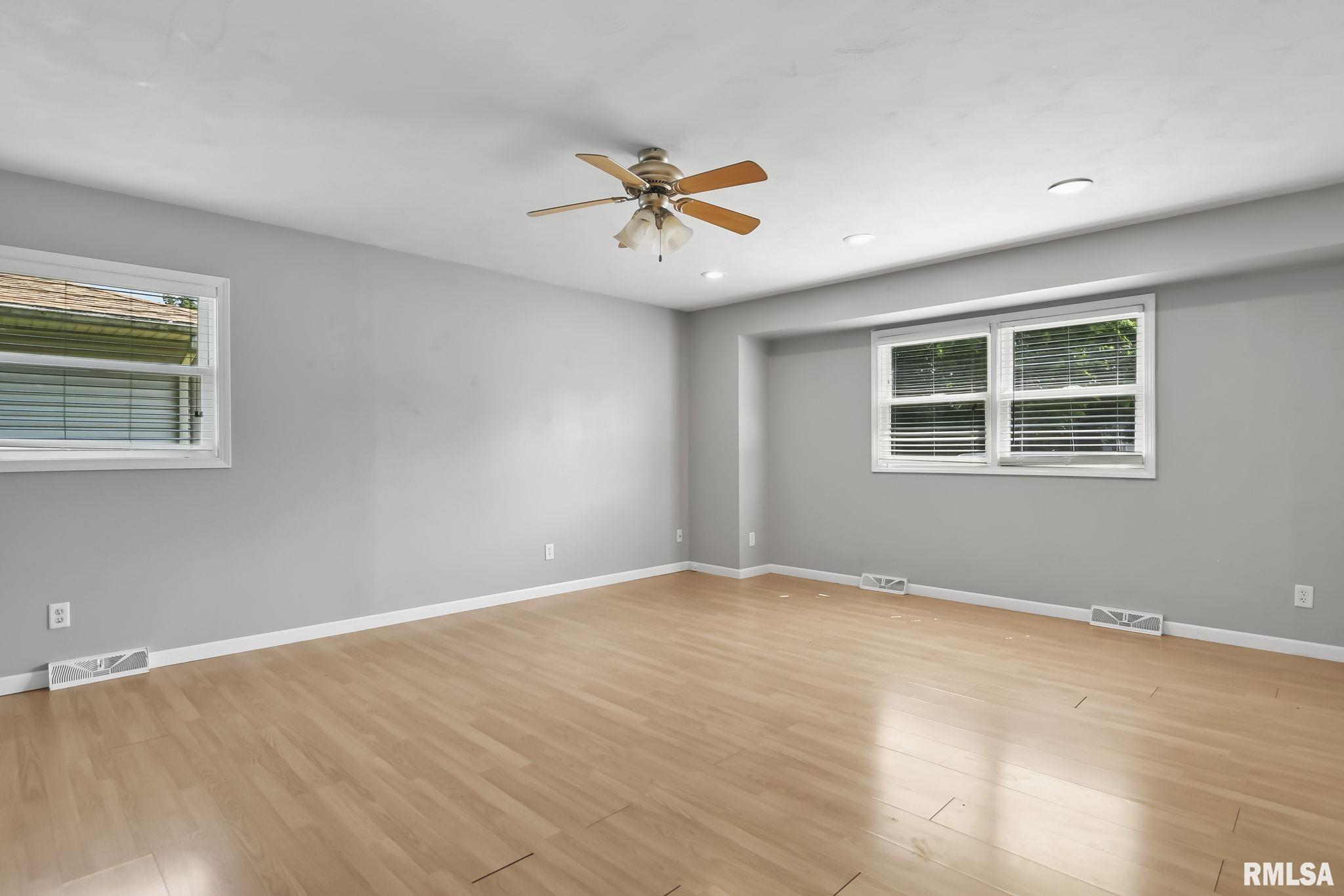 206 S 8TH Street