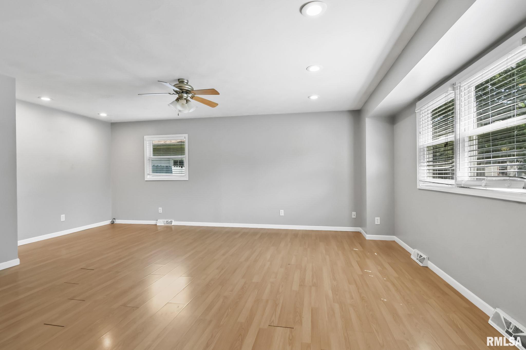 206 S 8TH Street