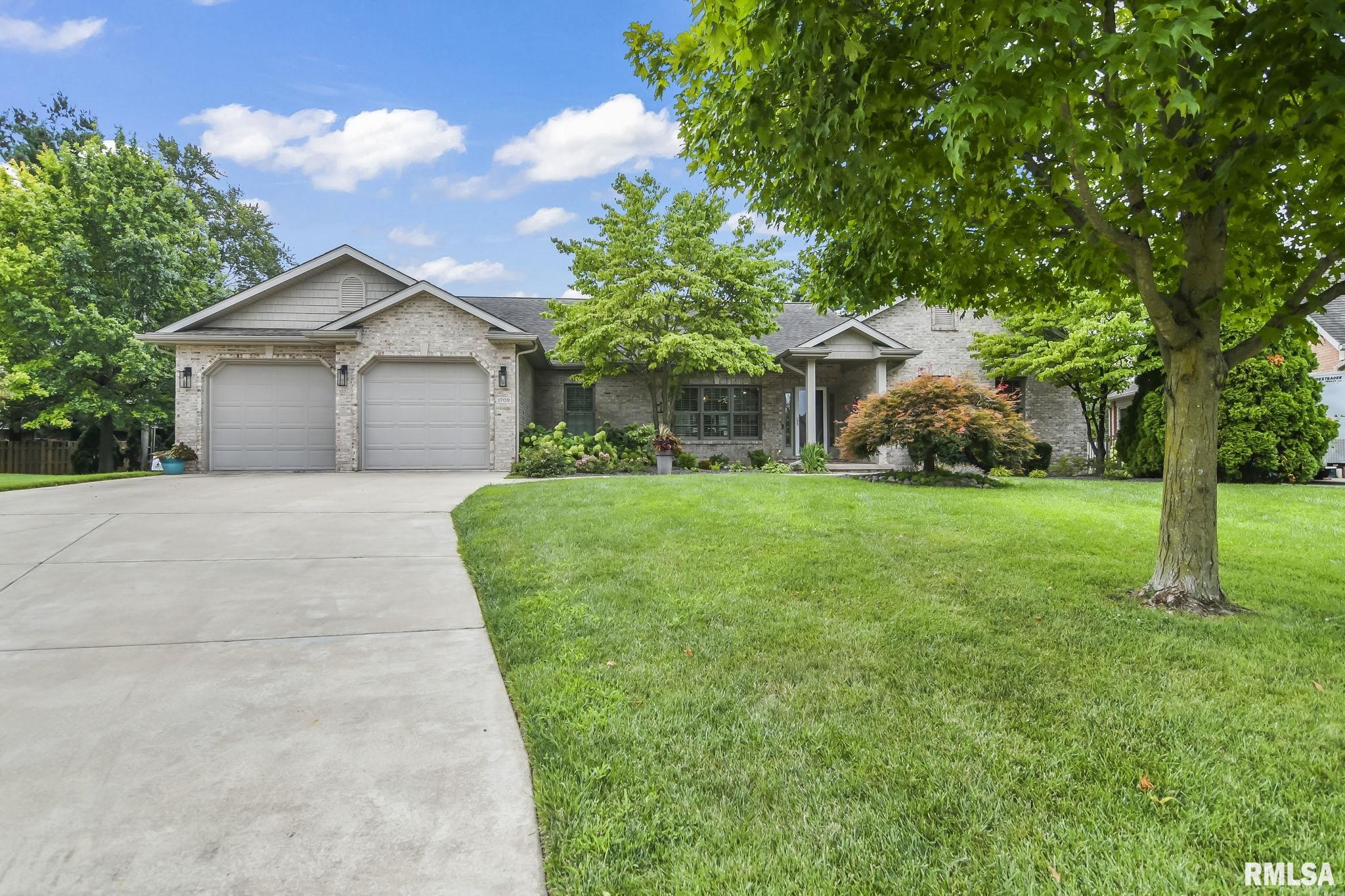 1709 JOSEPHINE Place