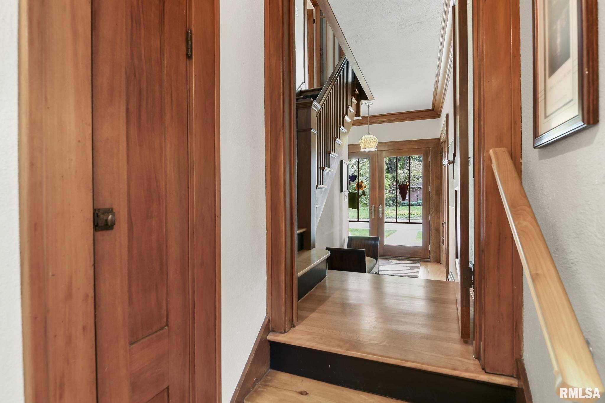 1037 WOODLAND Avenue