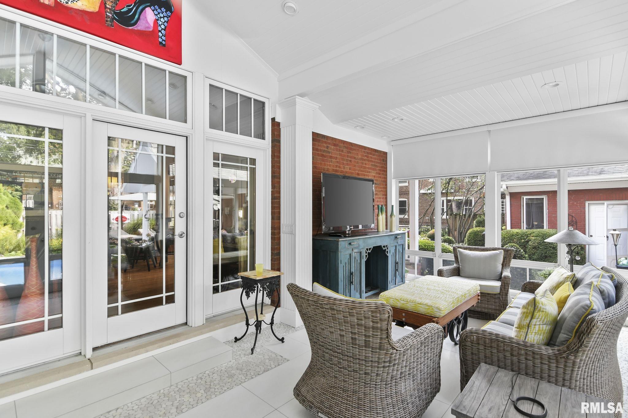 1037 WOODLAND Avenue