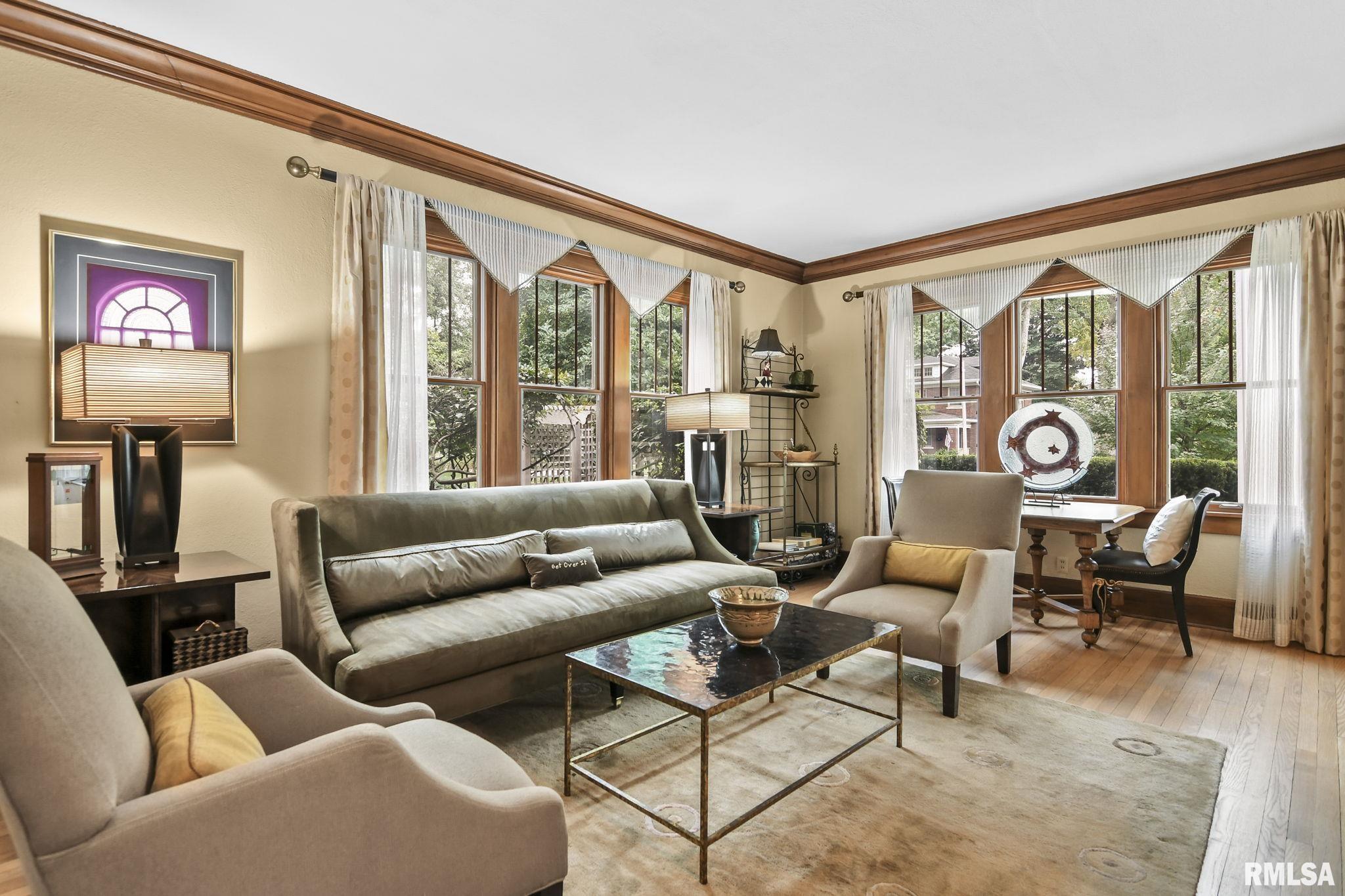 1037 WOODLAND Avenue