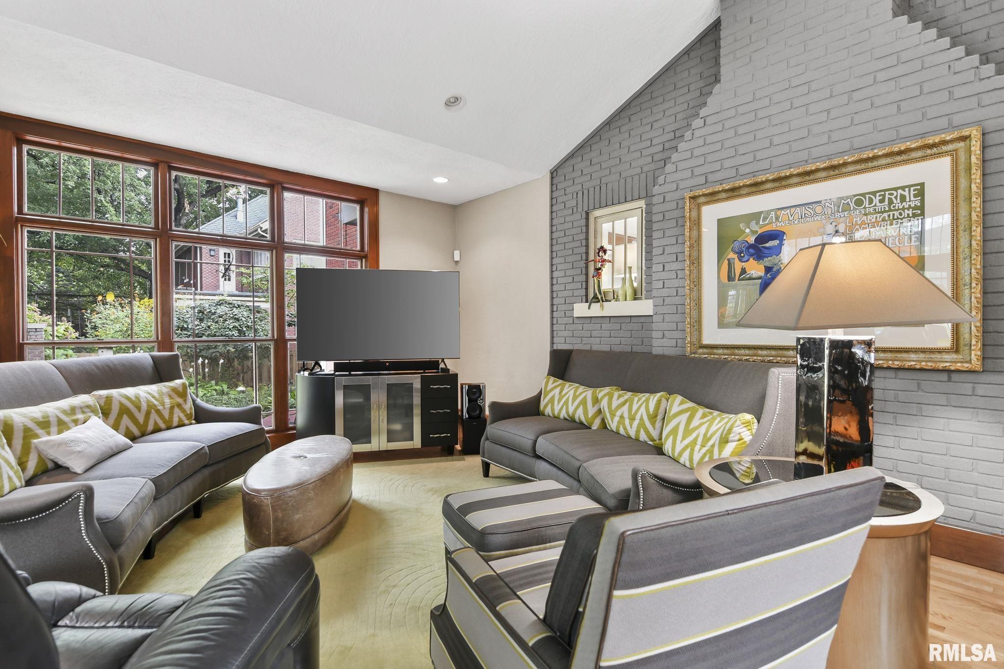 1037 WOODLAND Avenue