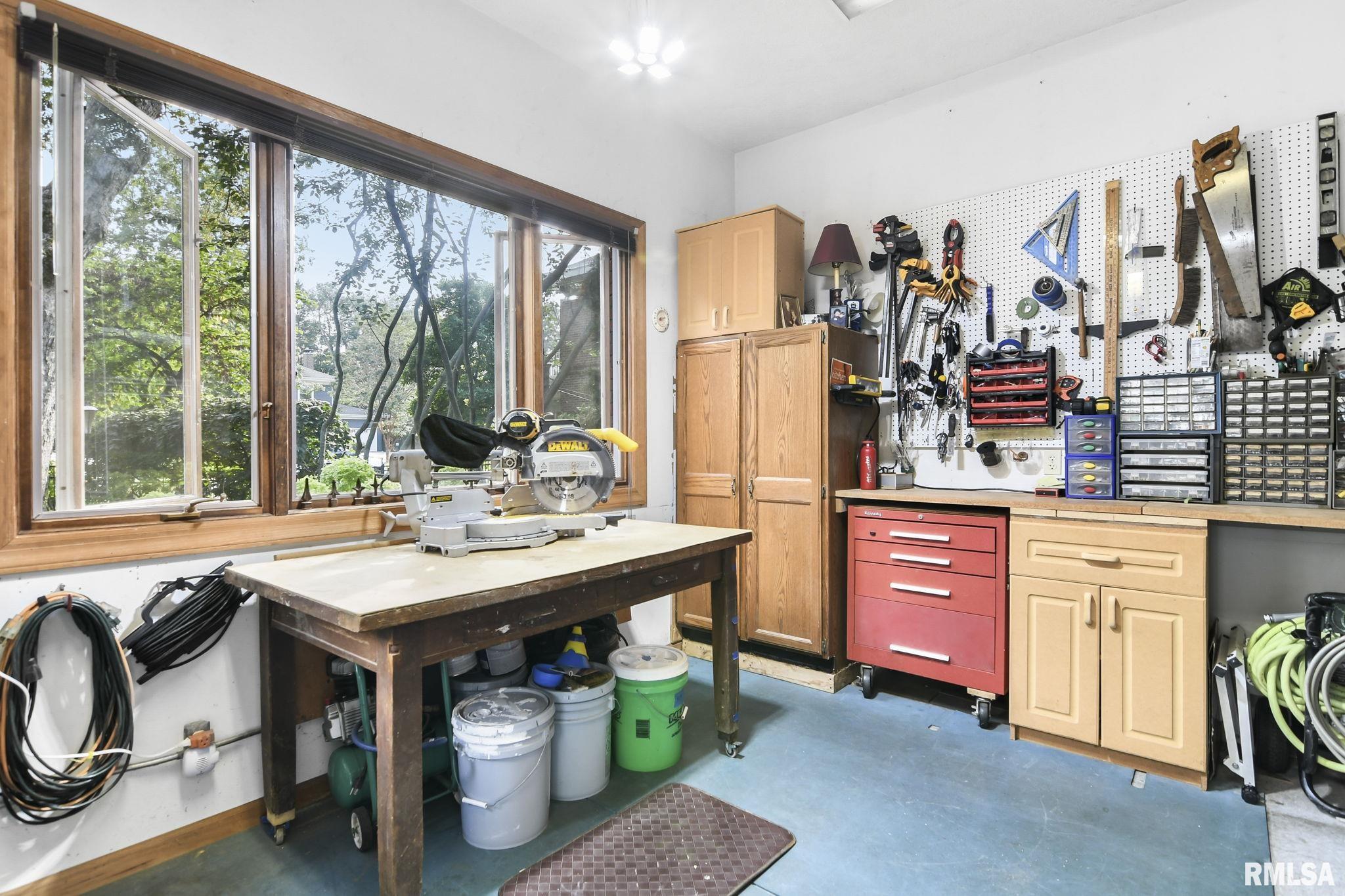 1037 WOODLAND Avenue