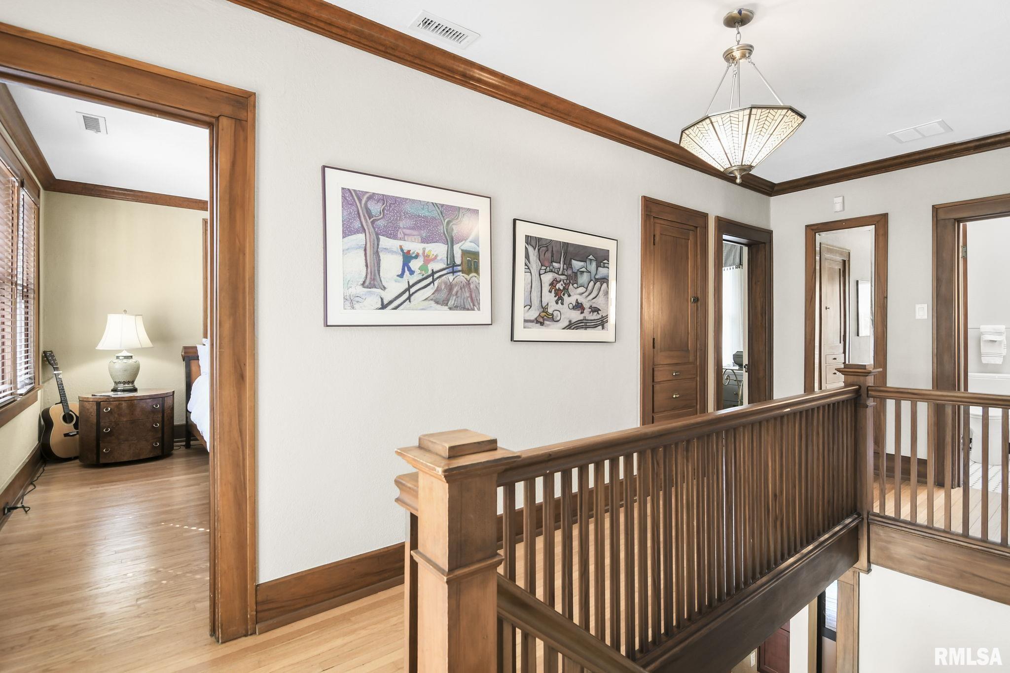 1037 WOODLAND Avenue