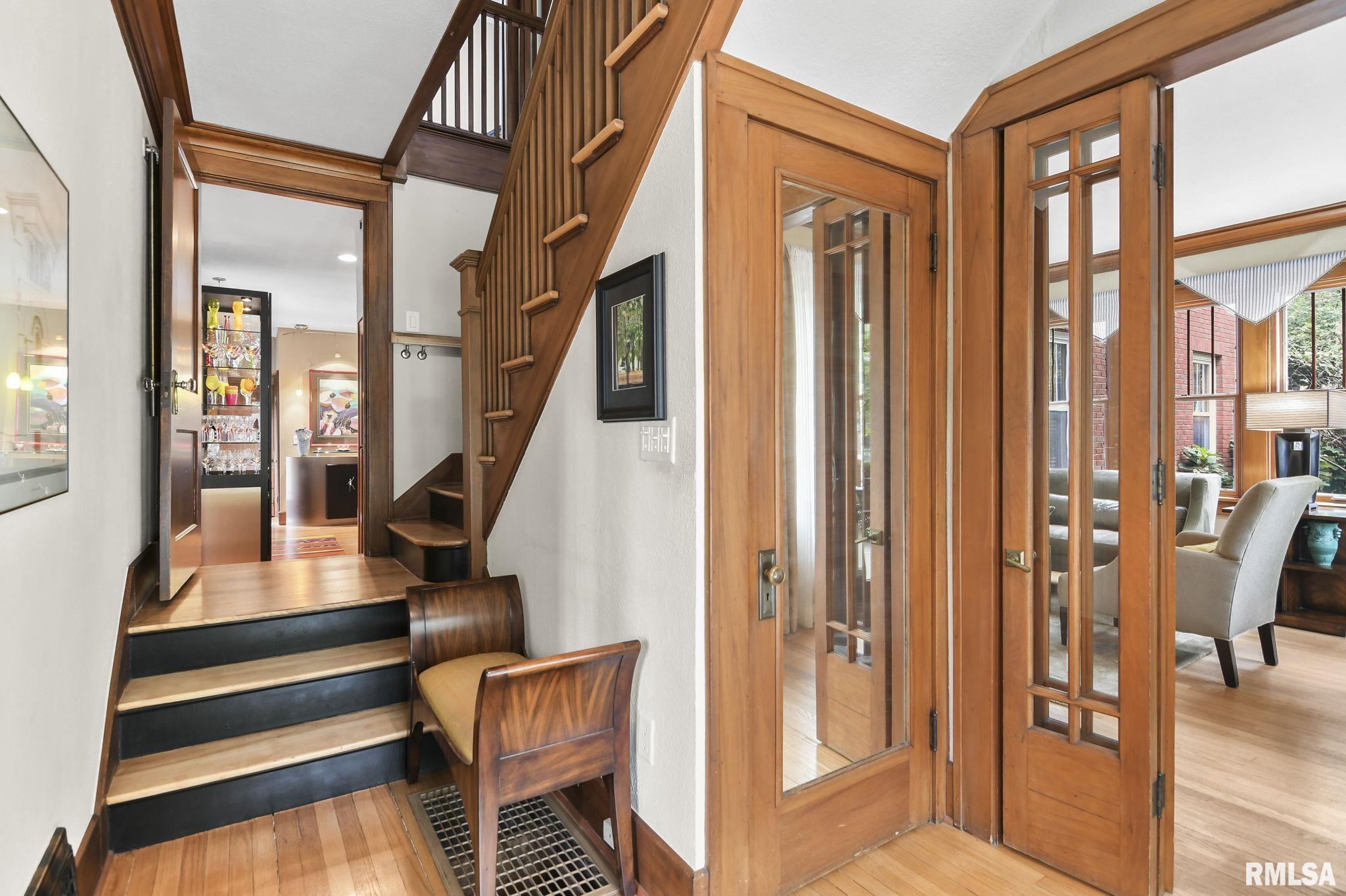 1037 WOODLAND Avenue