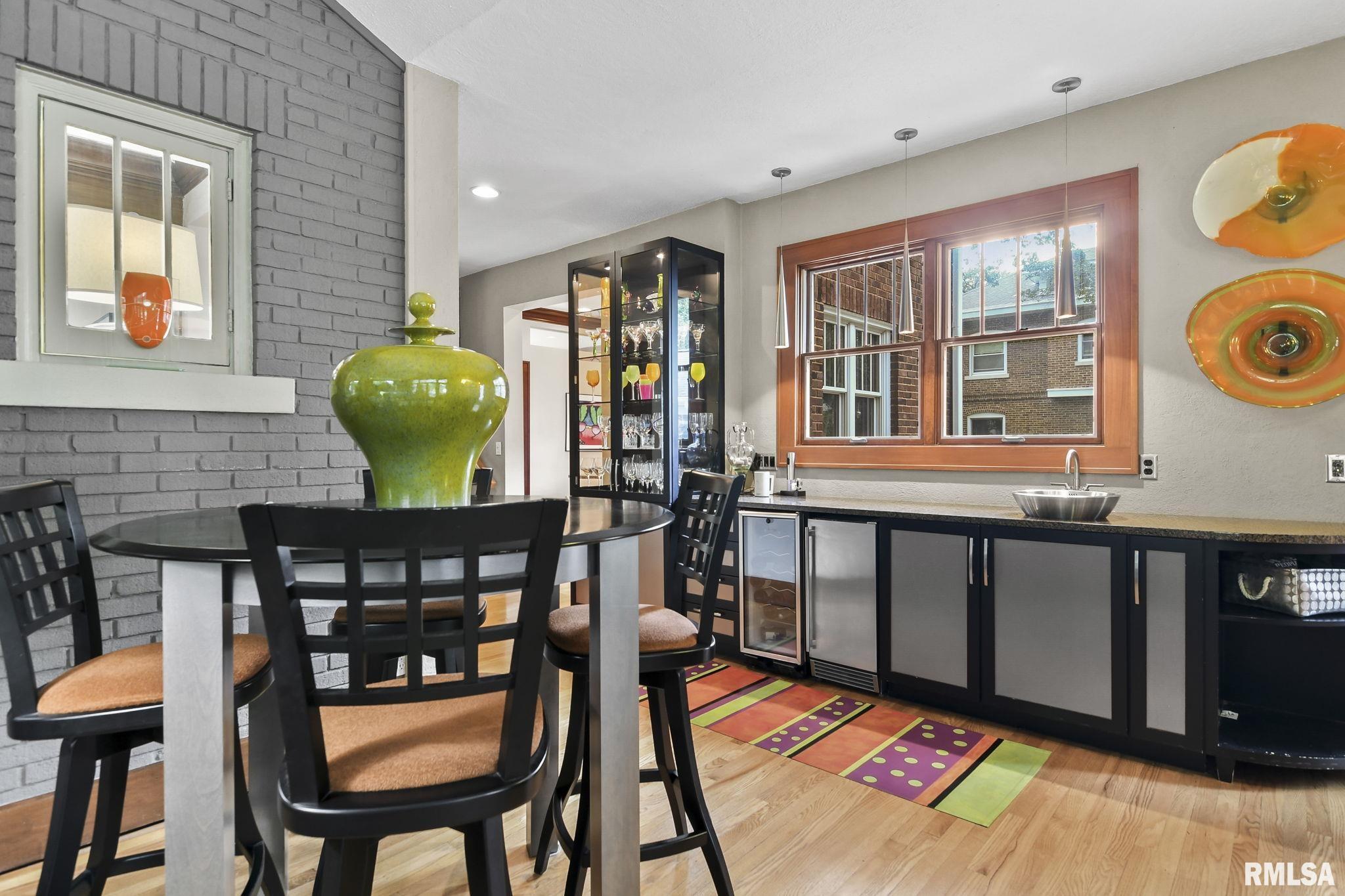 1037 WOODLAND Avenue