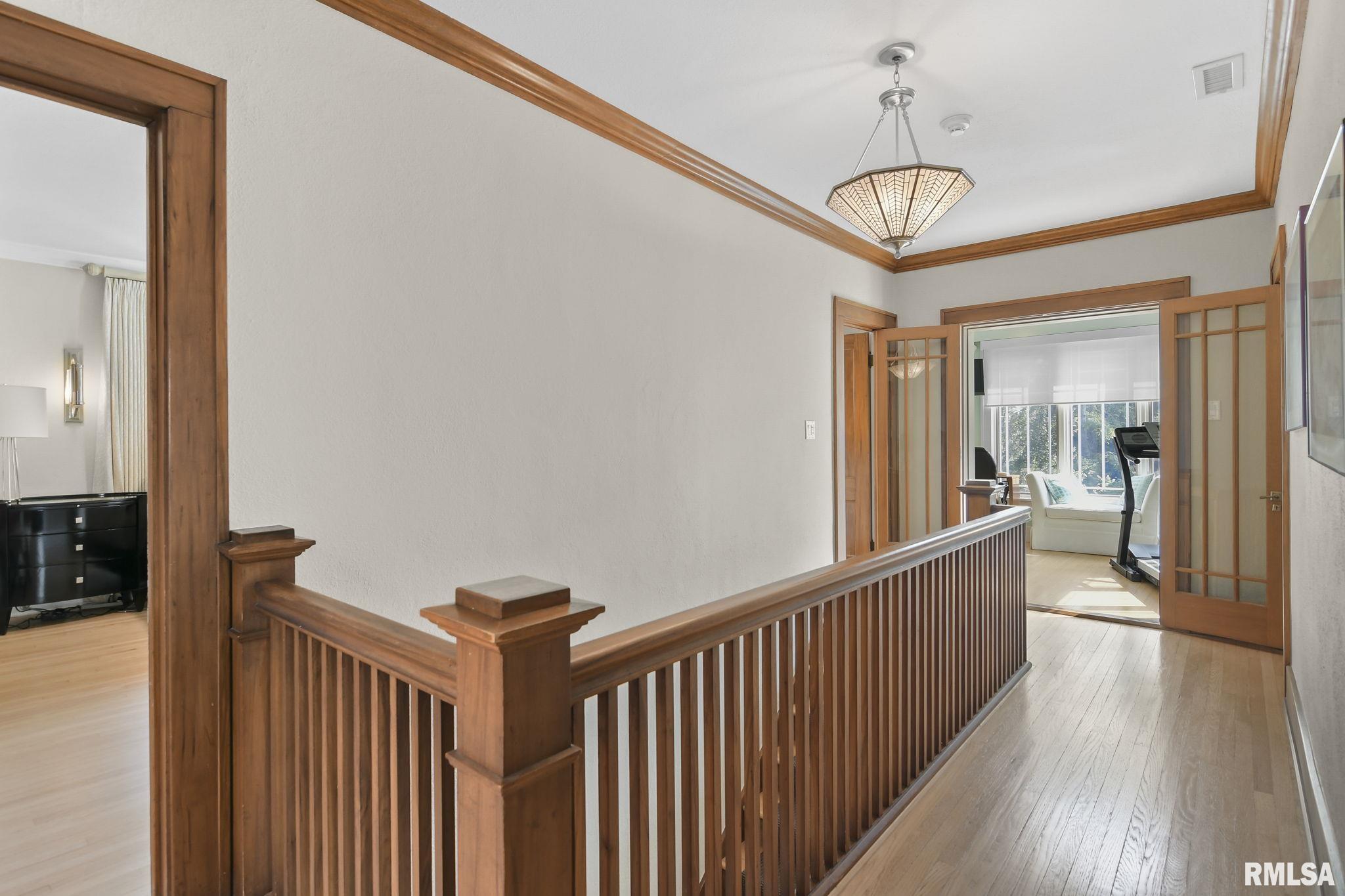1037 WOODLAND Avenue