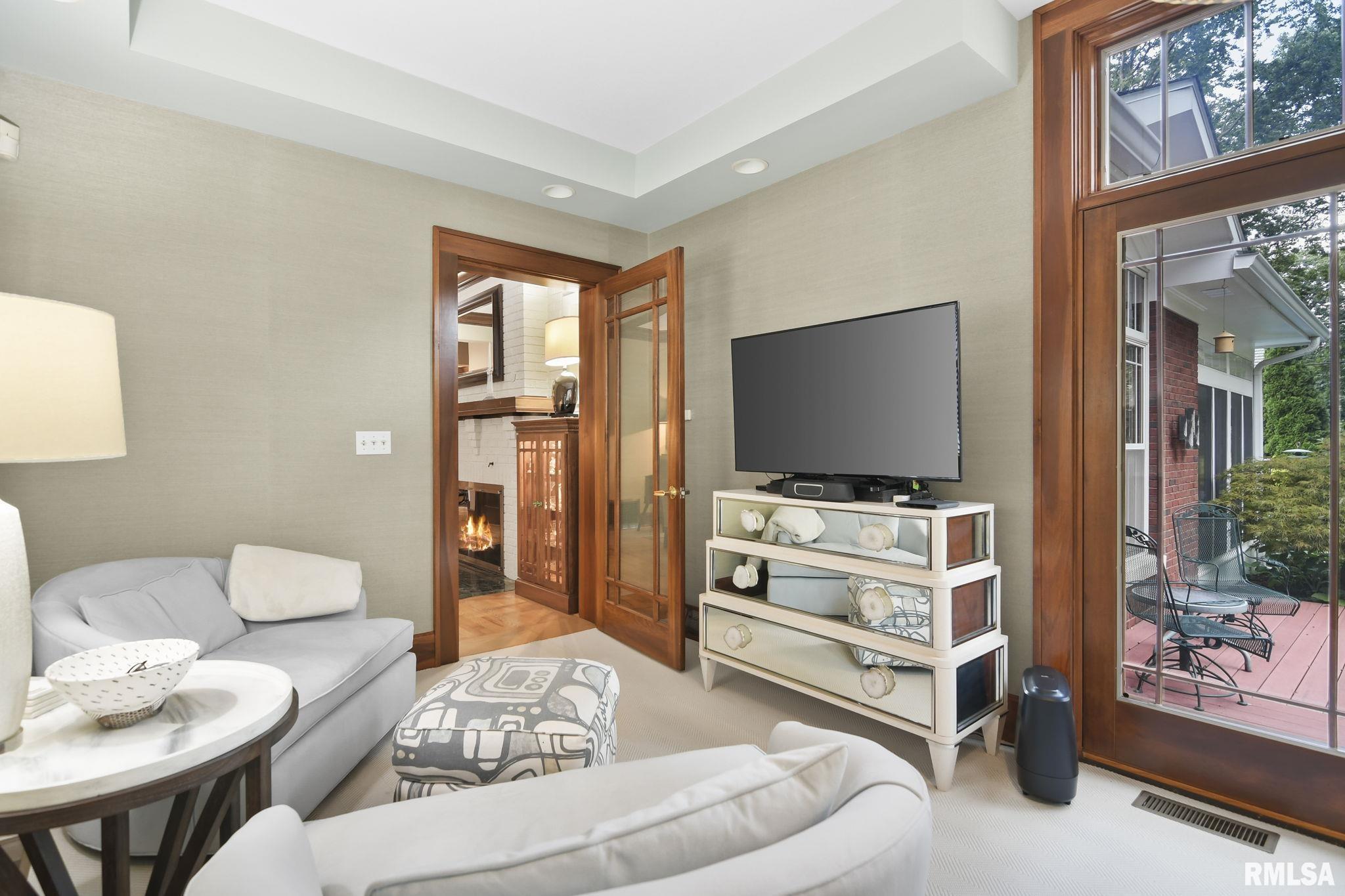 1037 WOODLAND Avenue