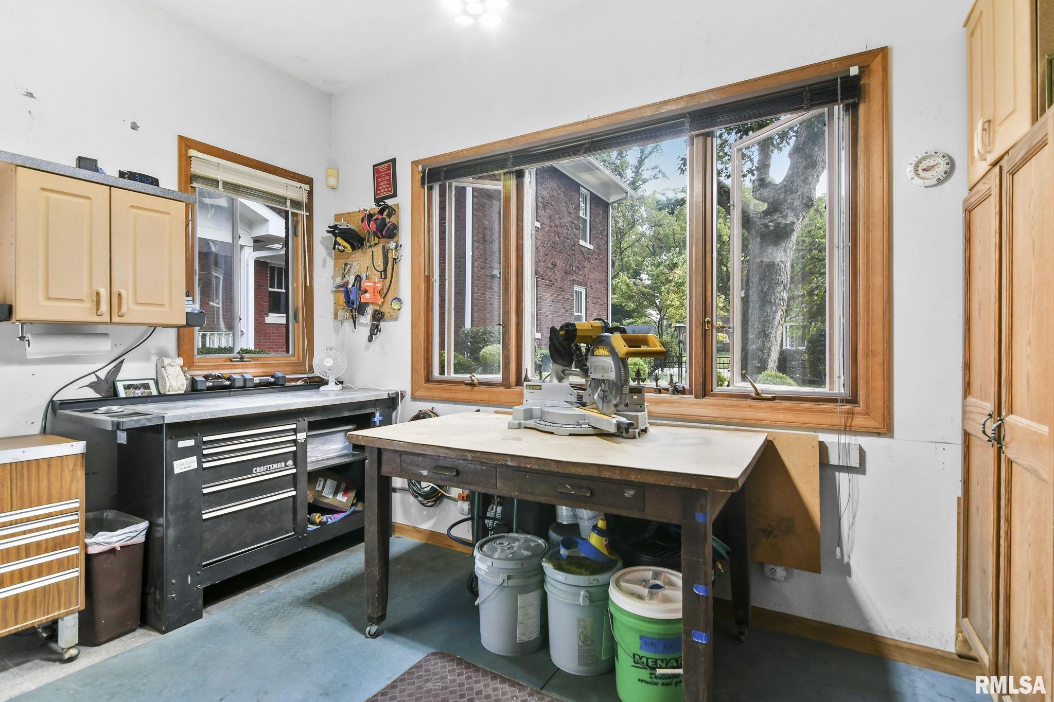1037 WOODLAND Avenue
