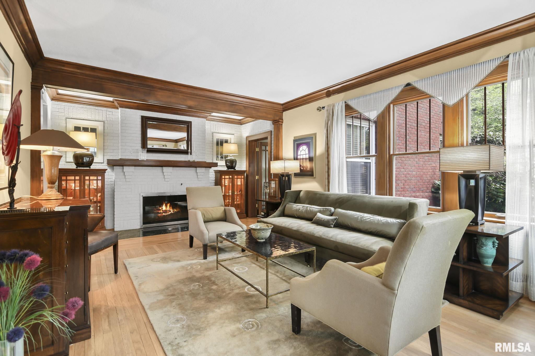1037 WOODLAND Avenue