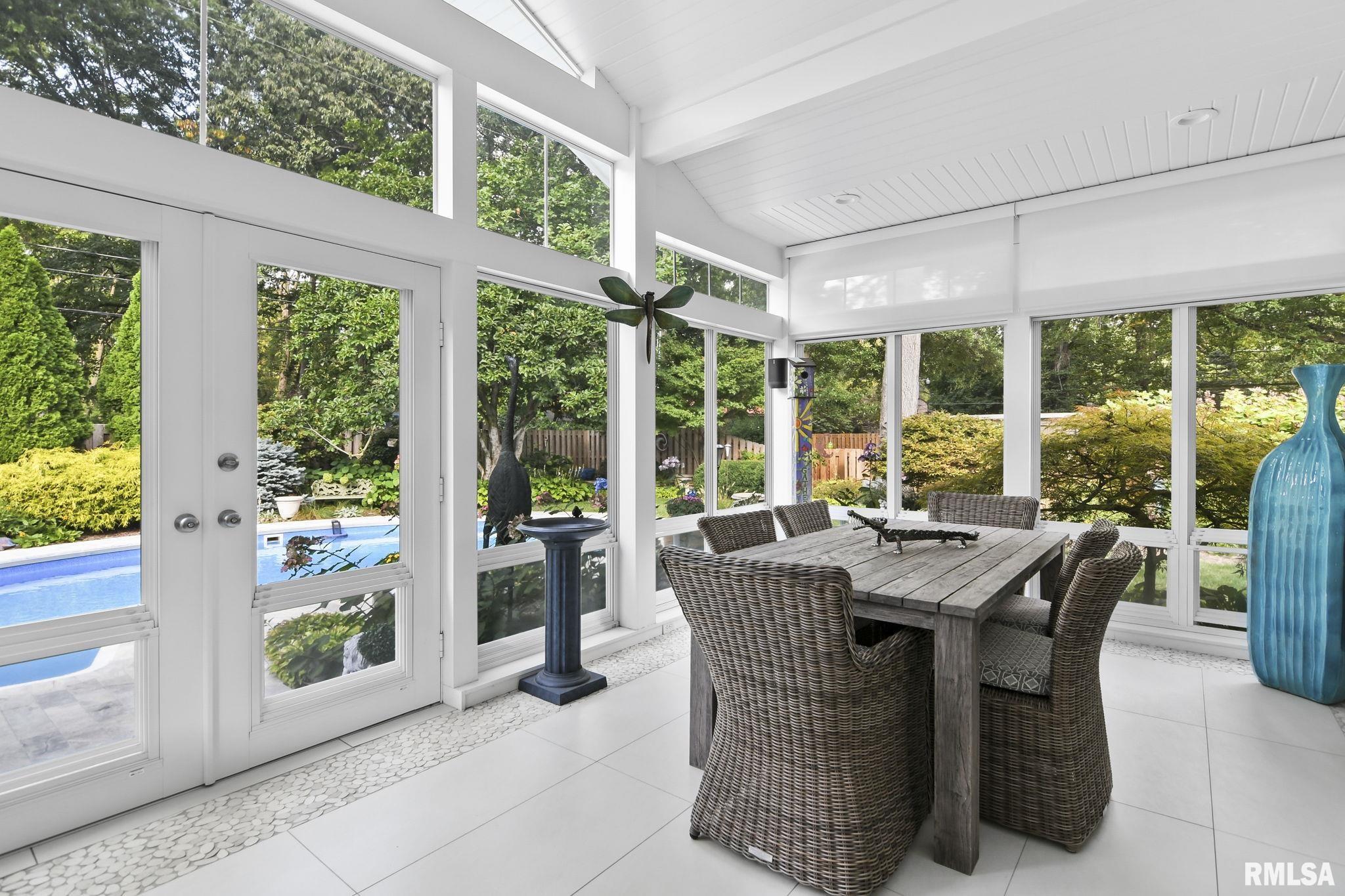 1037 WOODLAND Avenue