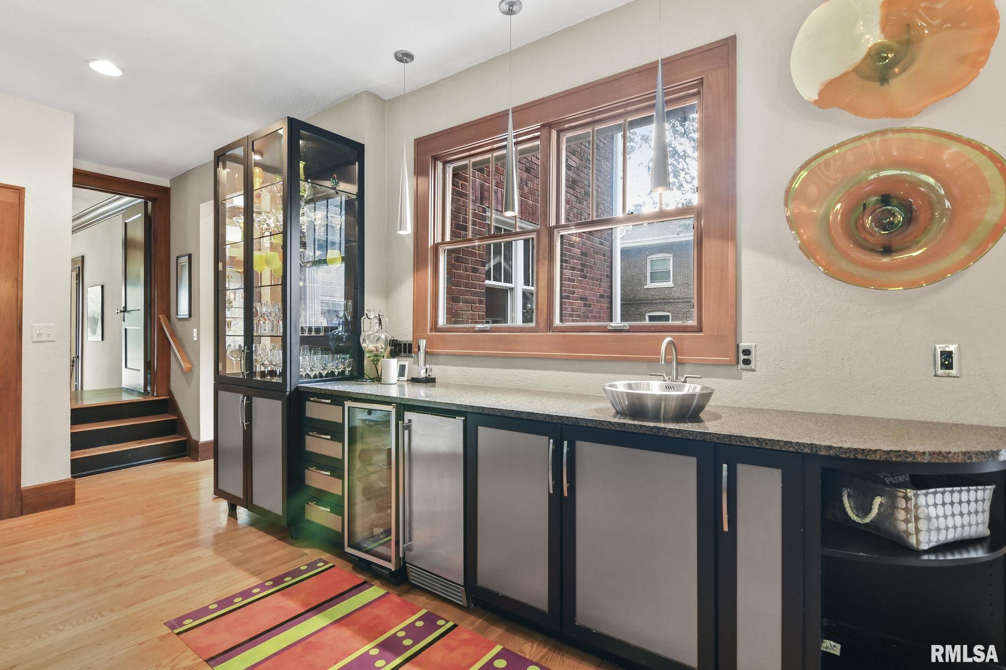 1037 WOODLAND Avenue