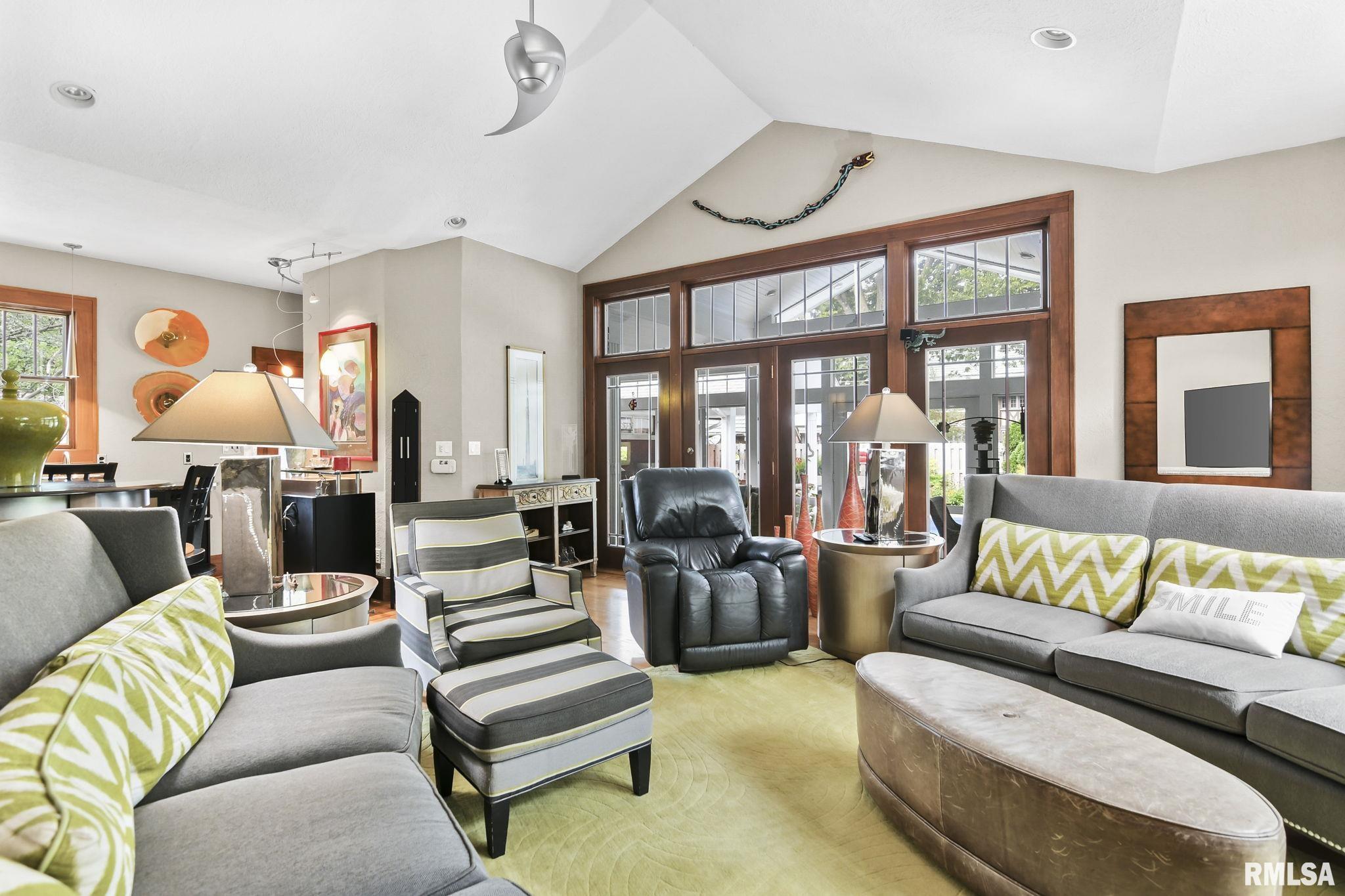 1037 WOODLAND Avenue