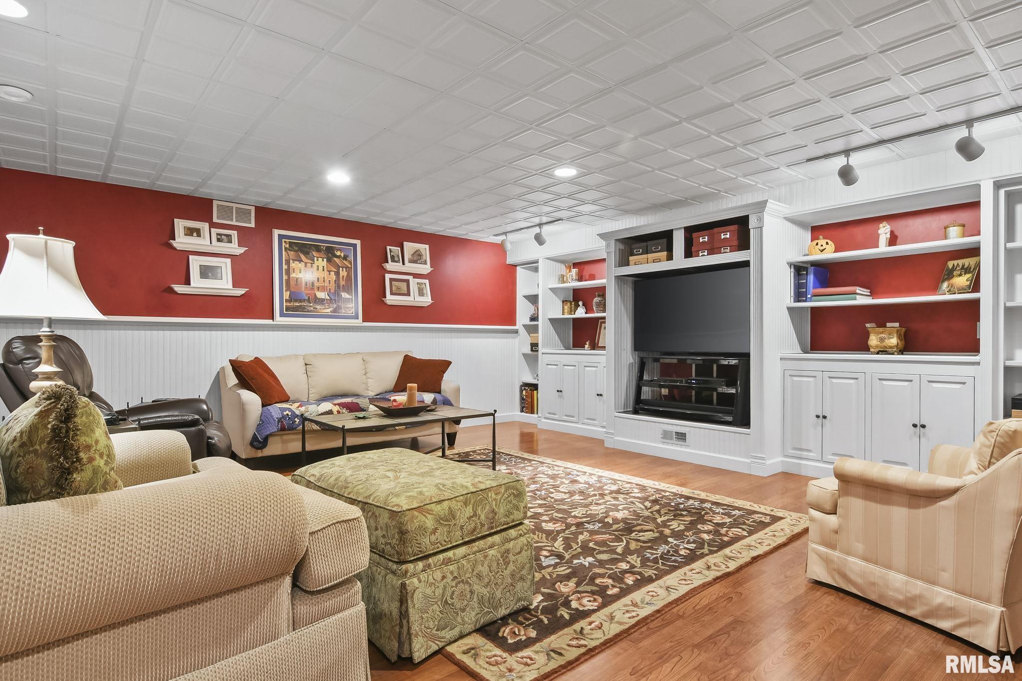1116 Post Road