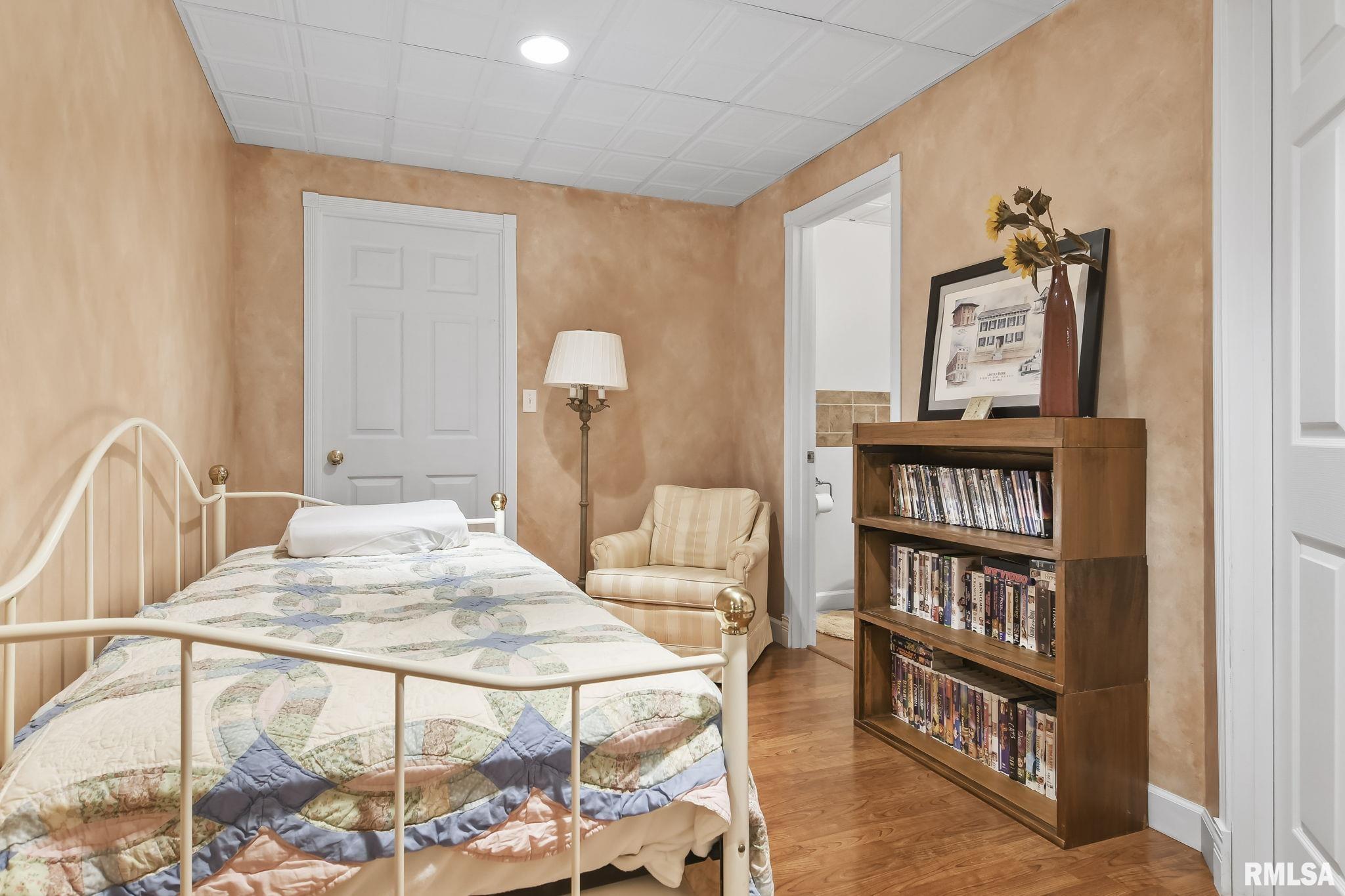 1116 Post Road