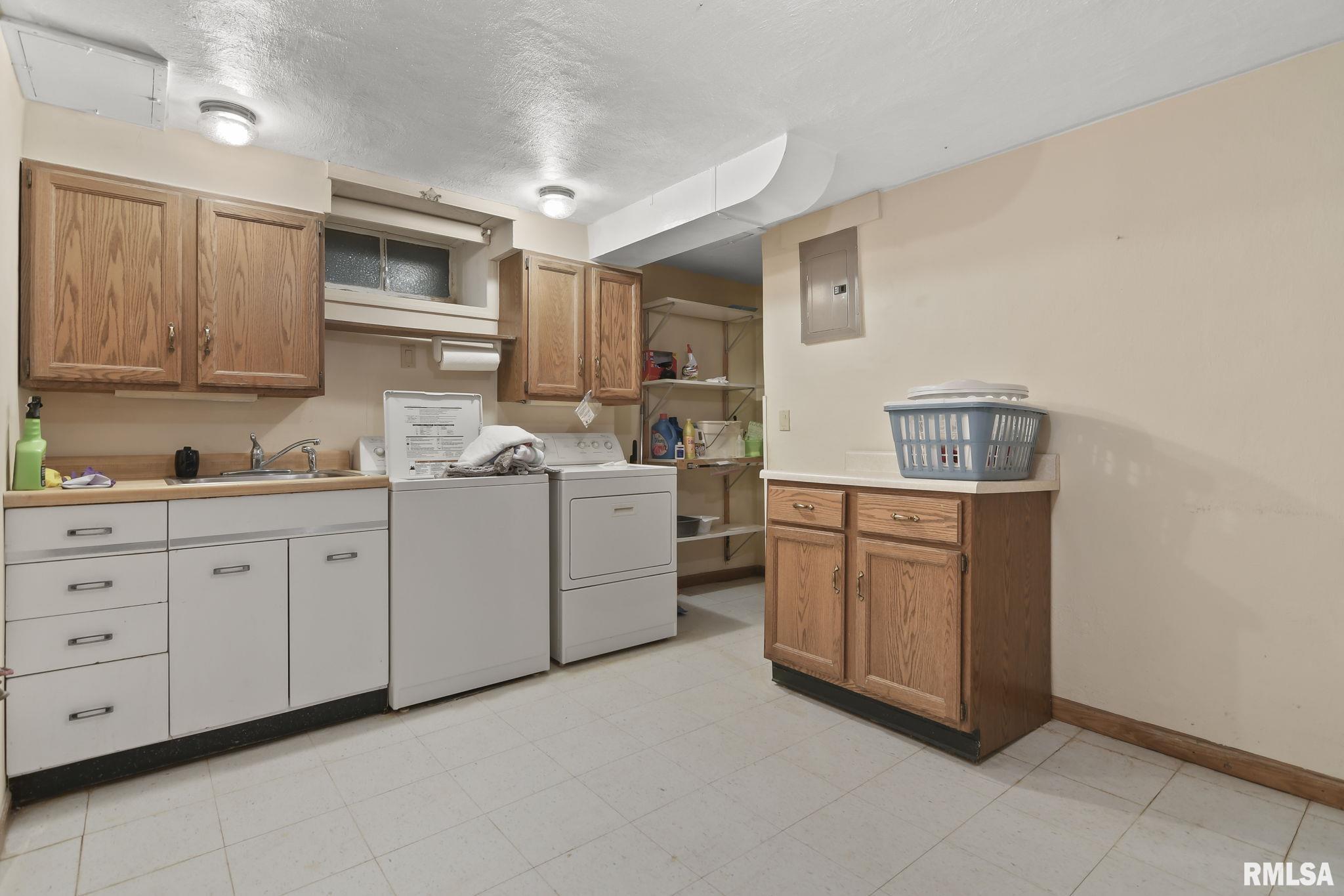 1112 MAPLE Avenue