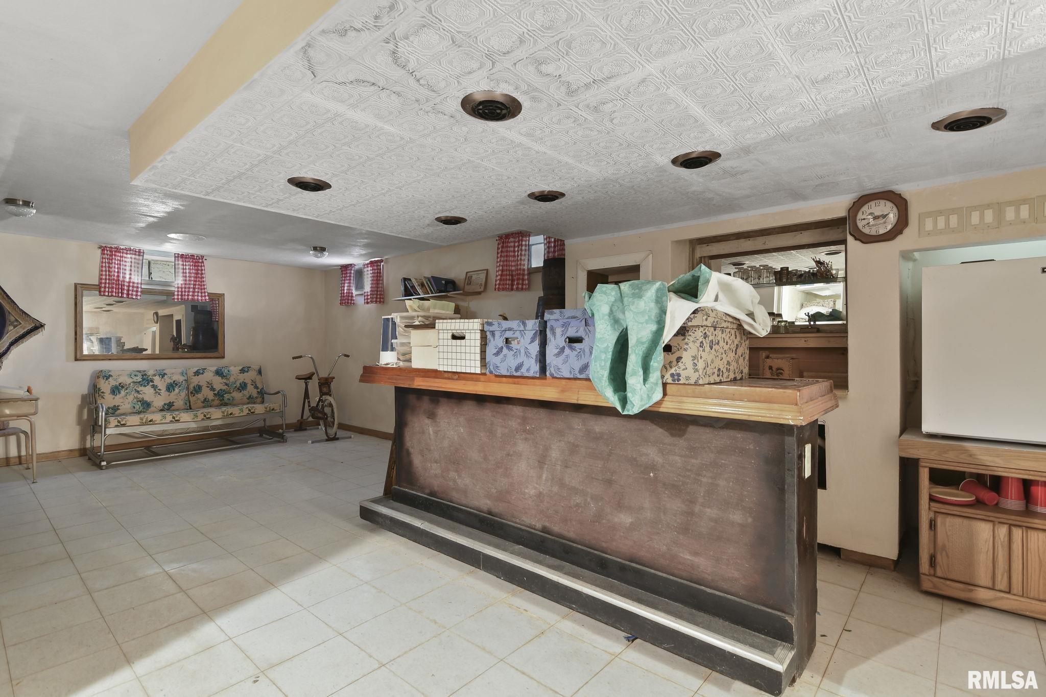1112 MAPLE Avenue