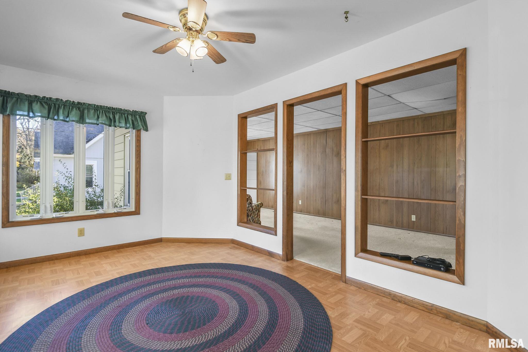 405 N WALNUT Street