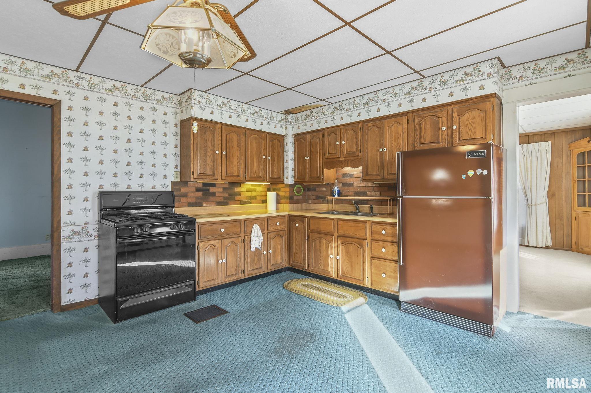 405 N WALNUT Street