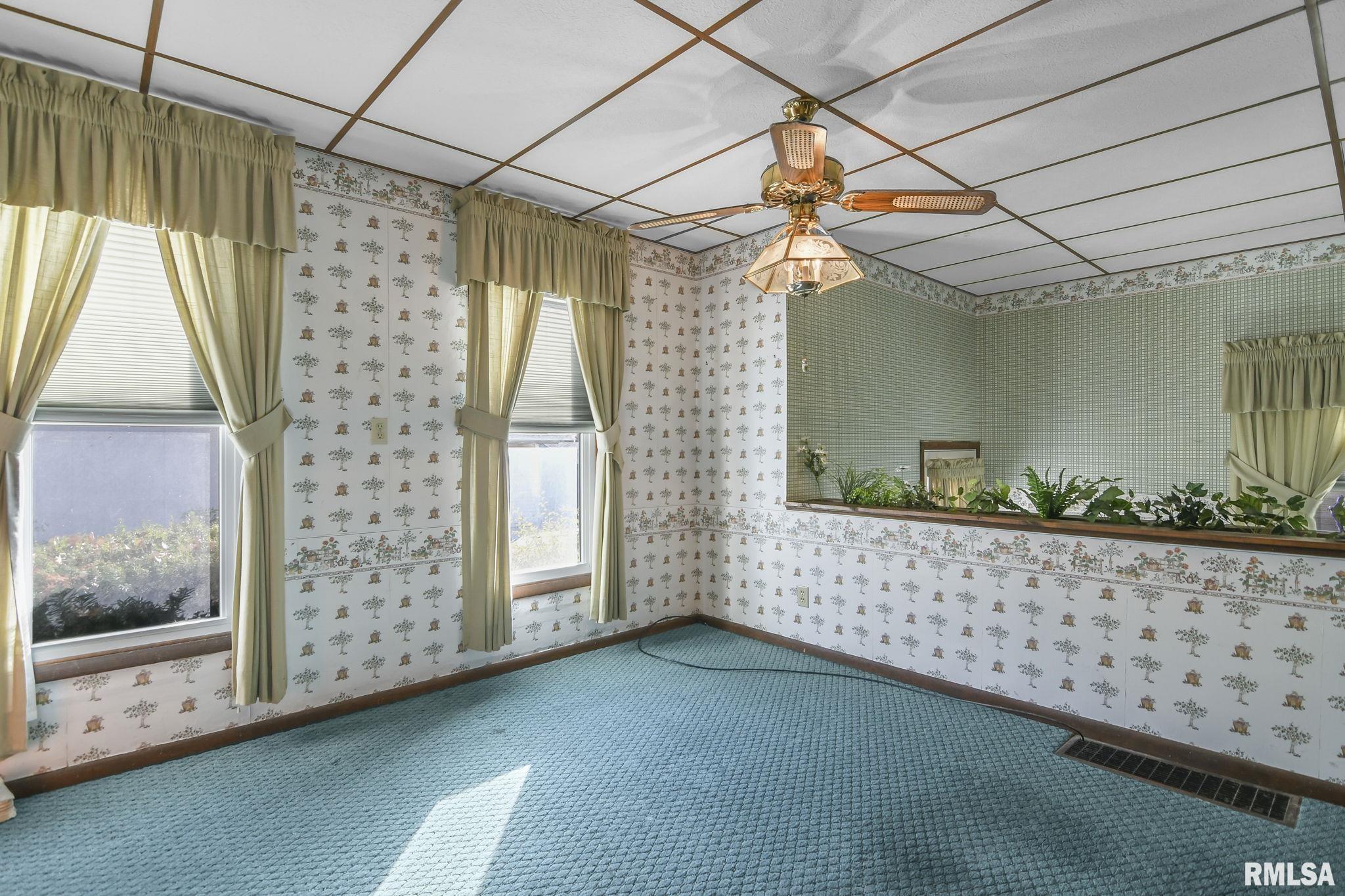 405 N WALNUT Street