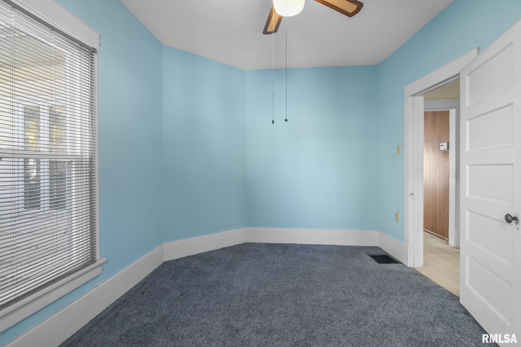 405 N WALNUT Street